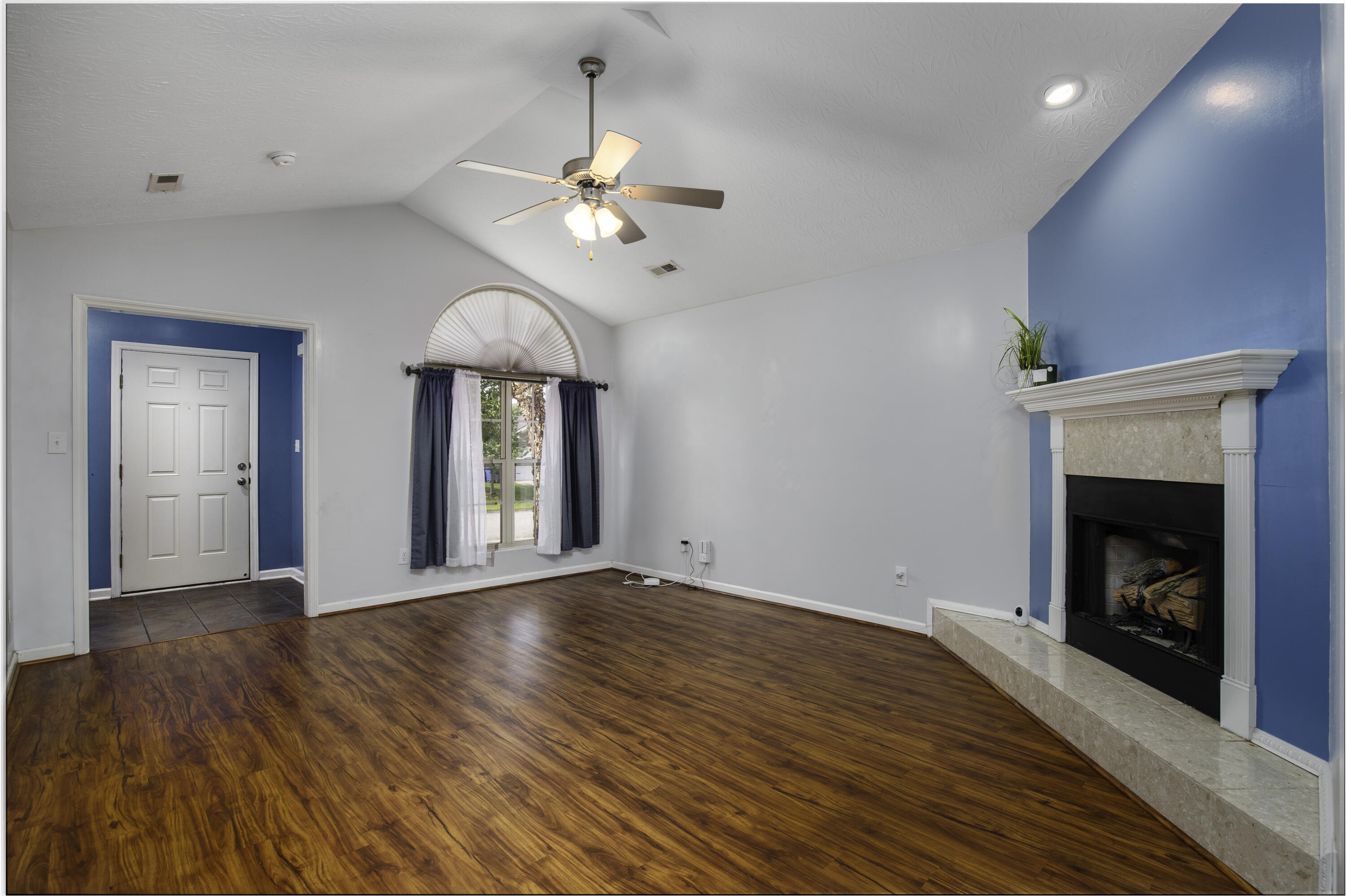 1140 Mountain Laurel Way Property Photo 4