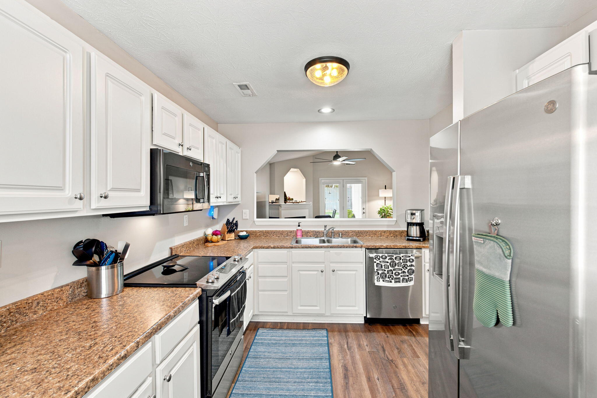 2724 Michelle Park Property Photo 8