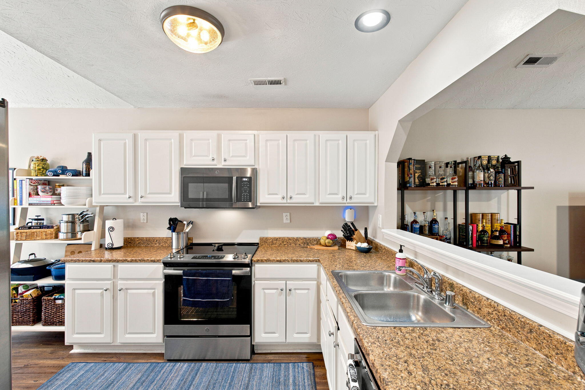 2724 Michelle Park Property Photo 9