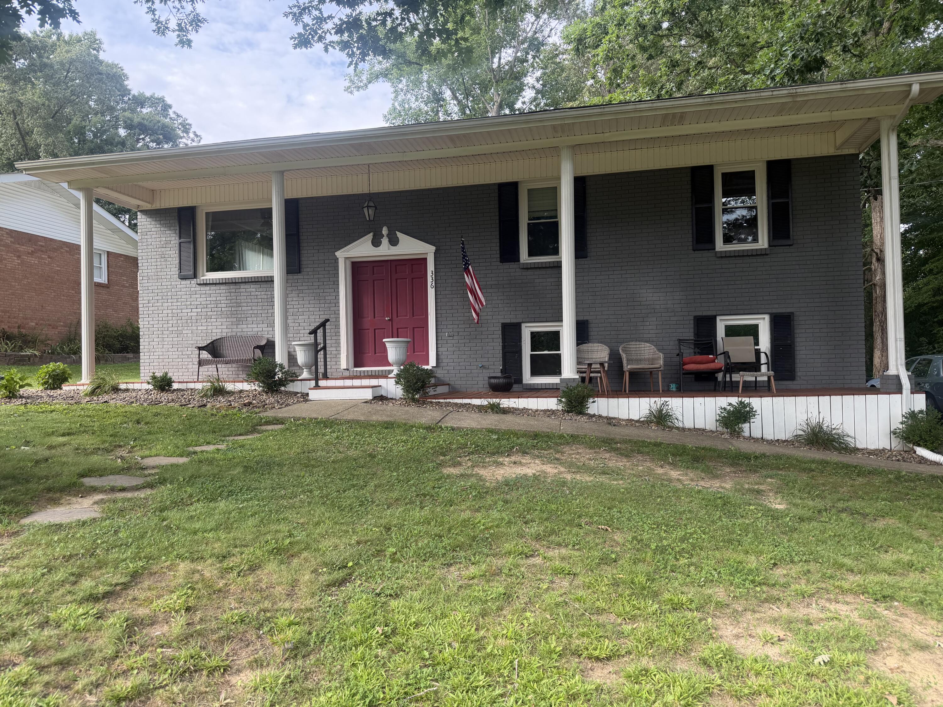 336 Oaklawn Circle Property Photo 2