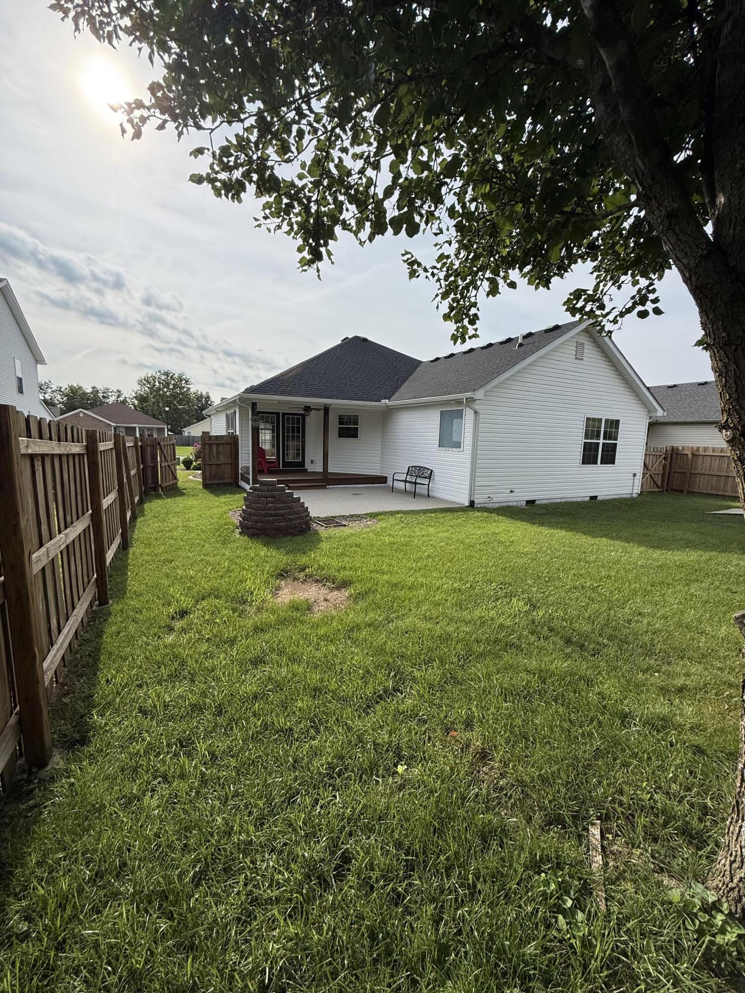 324 Oxford Circle Property Photo 3