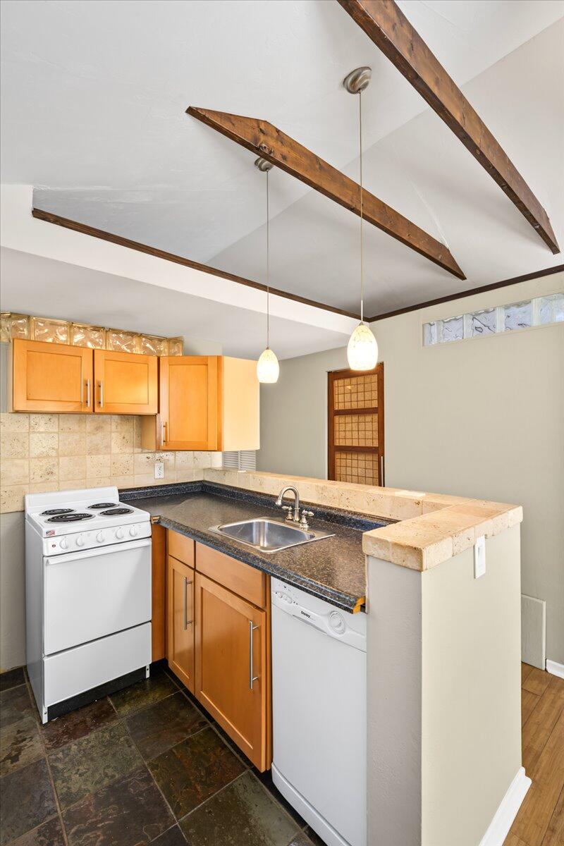 617 Shaw Lane Property Photo 4