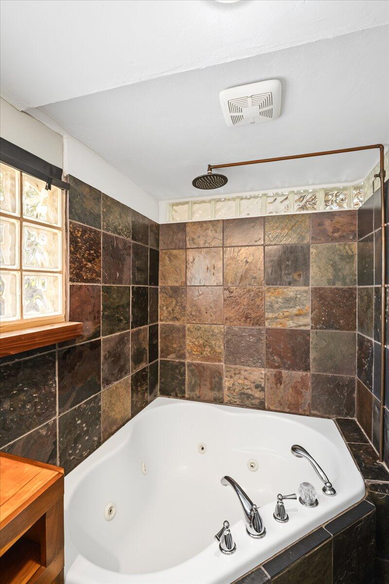 617 Shaw Lane Property Photo 7