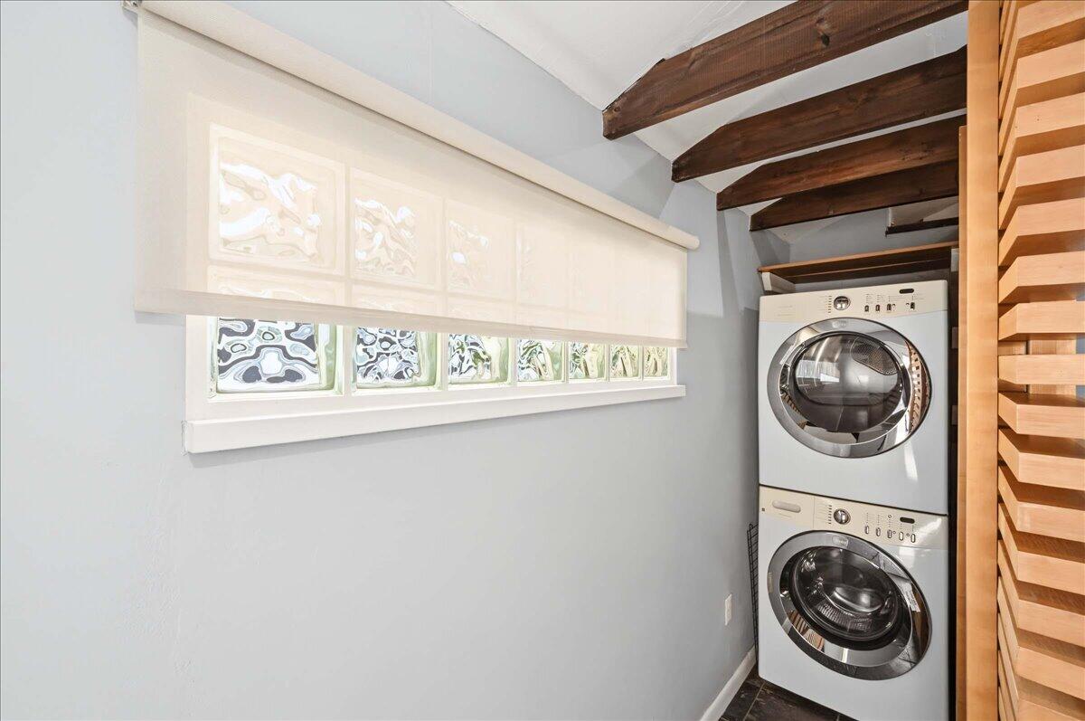 617 Shaw Lane Property Photo 12