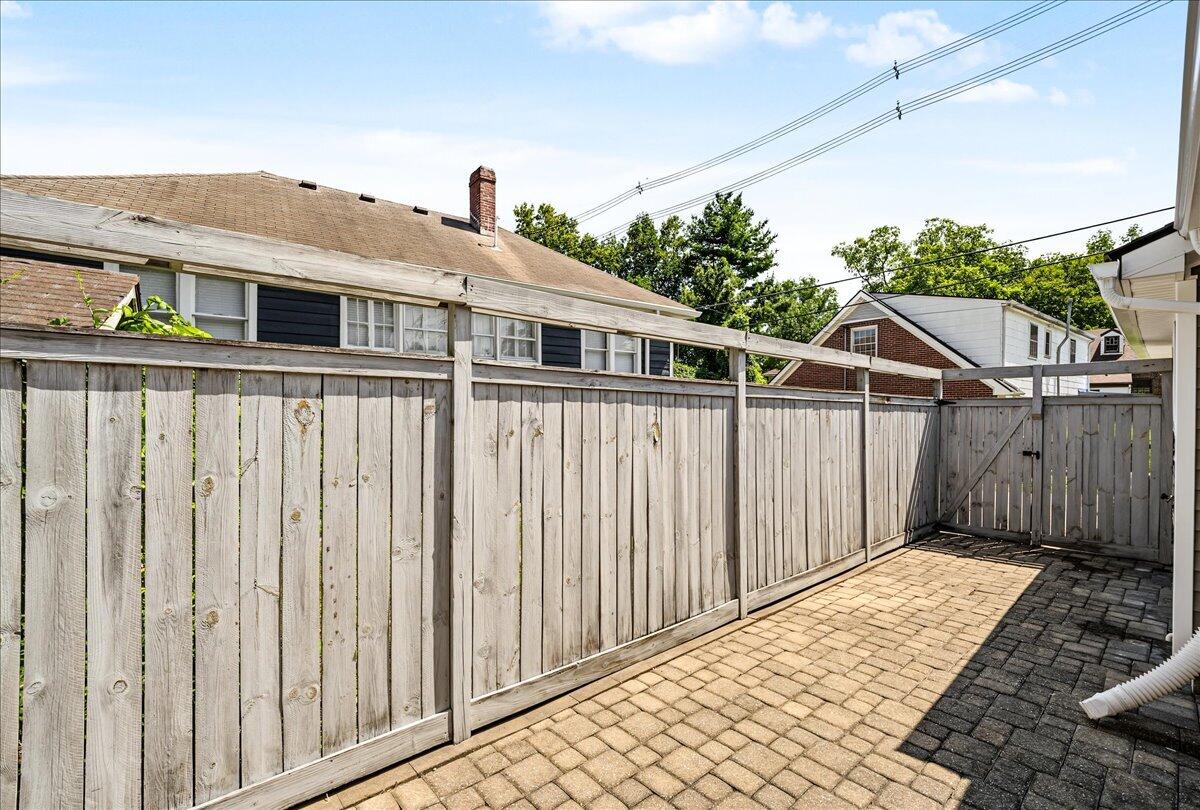 617 Shaw Lane Property Photo 19