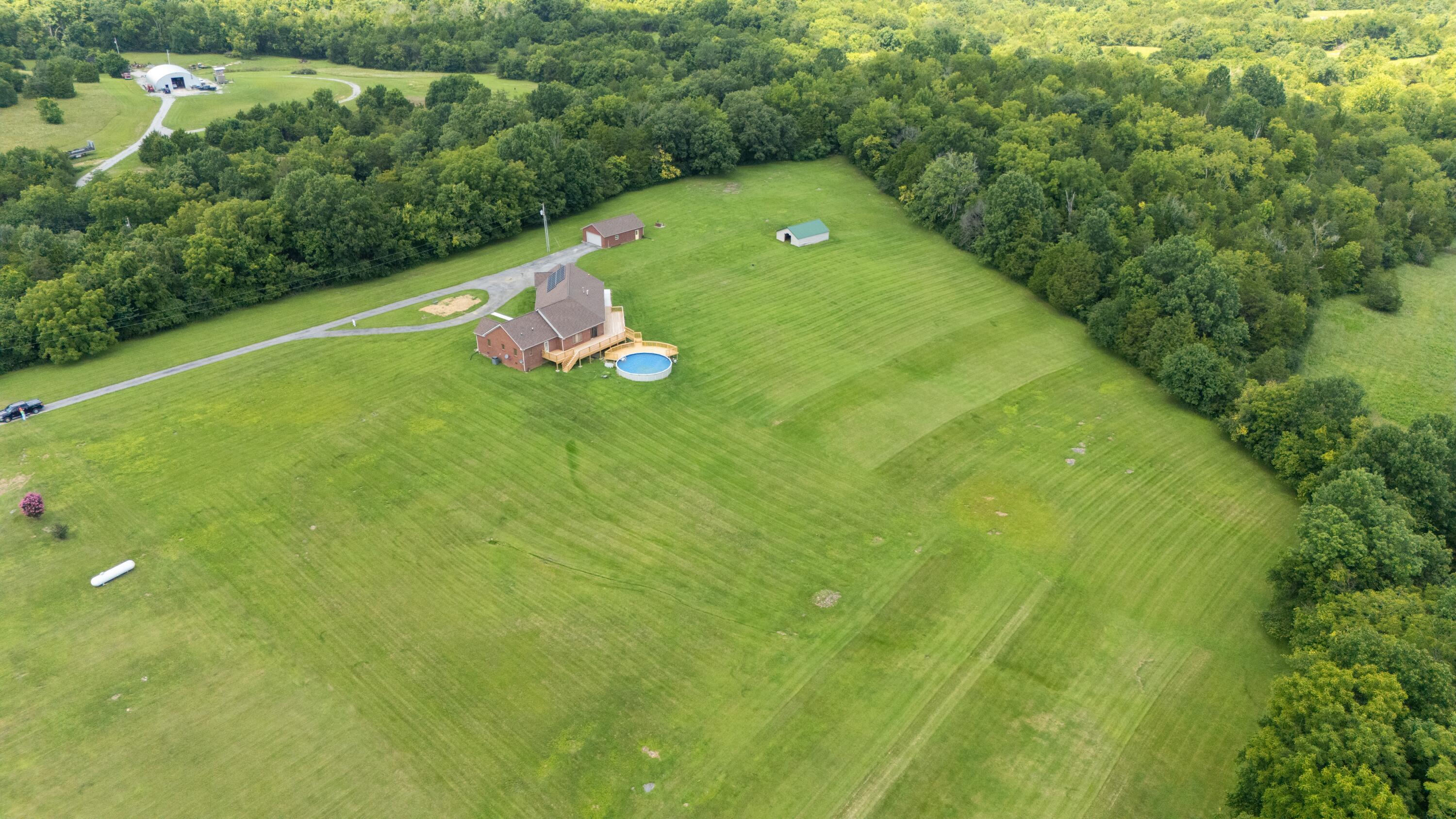 1221 Hawthorne Lane Property Photo 4