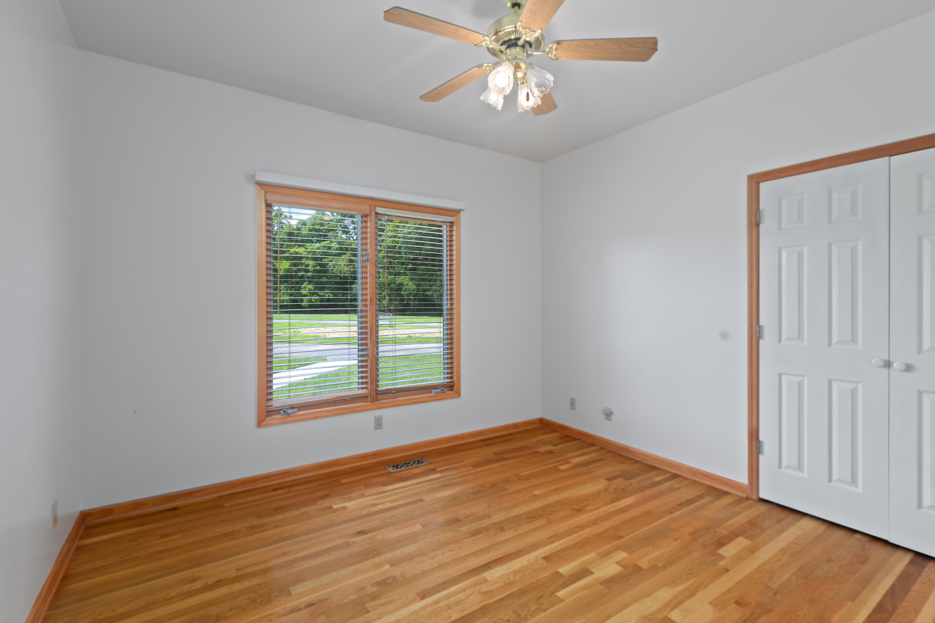1221 Hawthorne Lane Property Photo 19