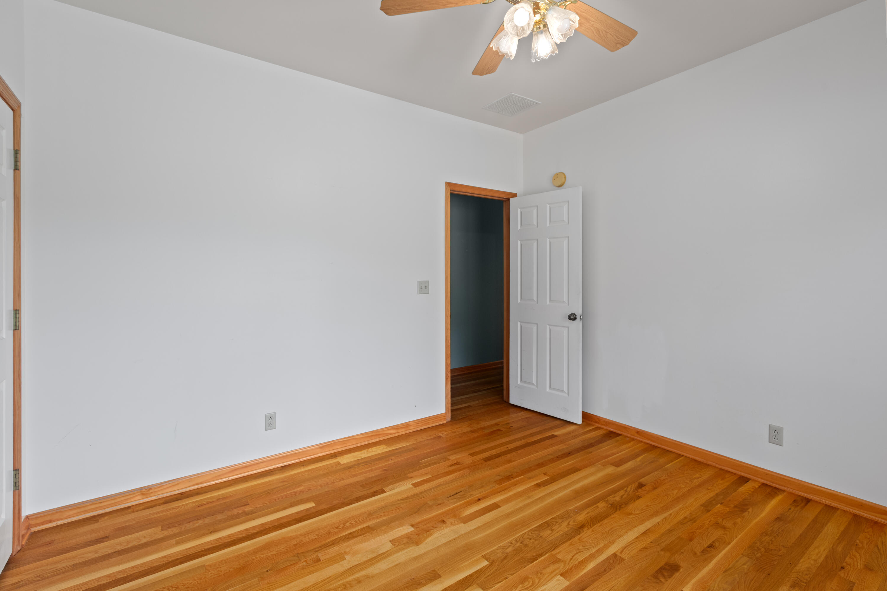 1221 Hawthorne Lane Property Photo 20