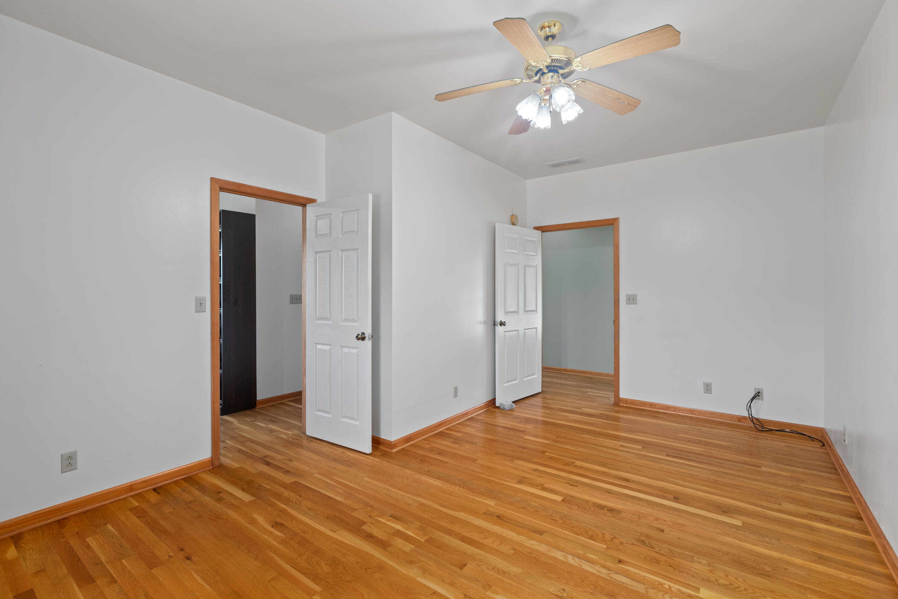 1221 Hawthorne Lane Property Photo 26