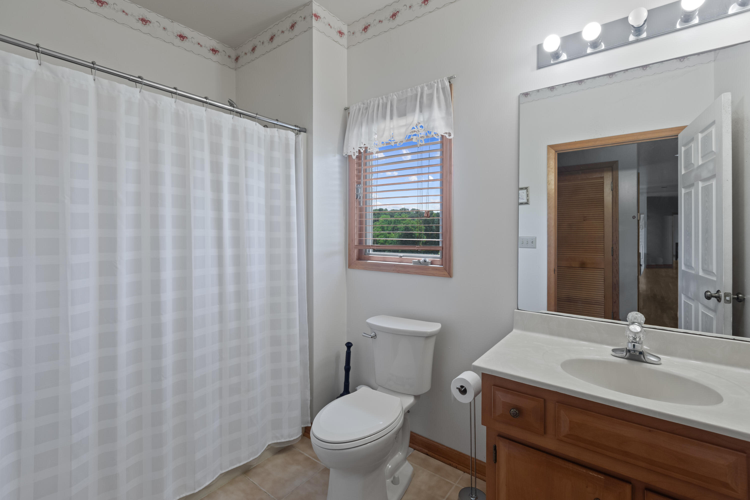 1221 Hawthorne Lane Property Photo 29