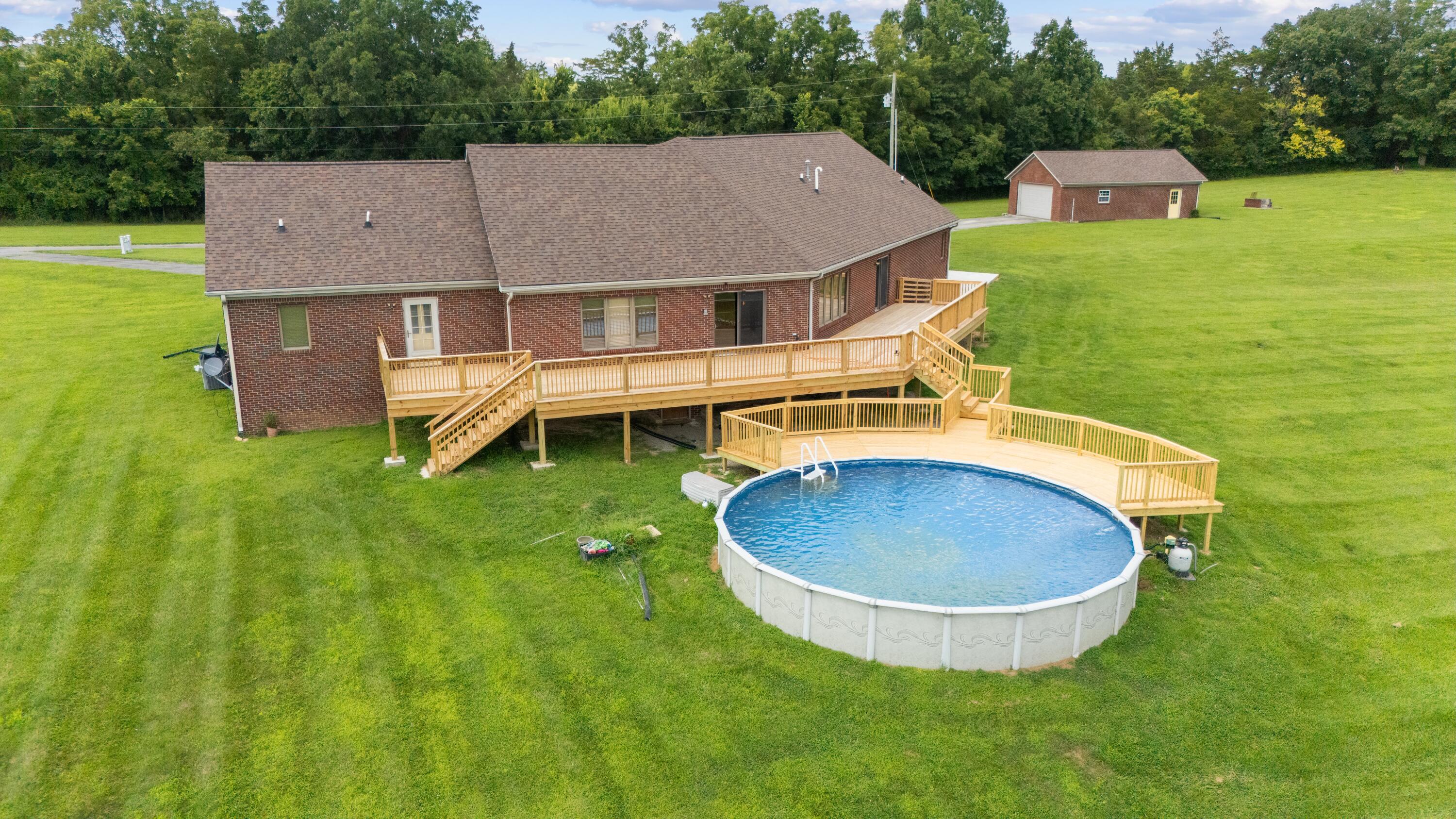 1221 Hawthorne Lane Property Photo 32