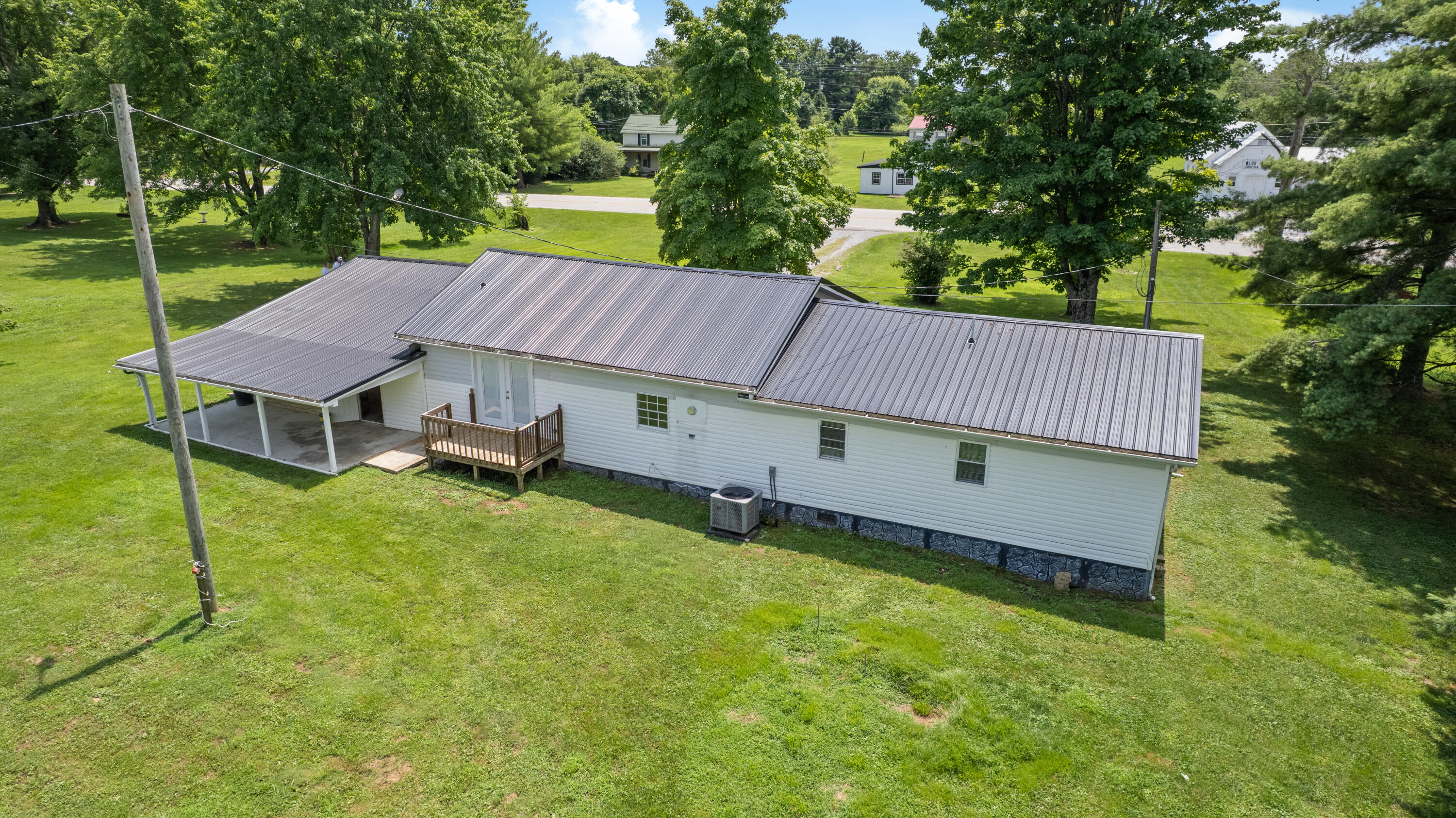 7911 Morehead Road Property Photo 10