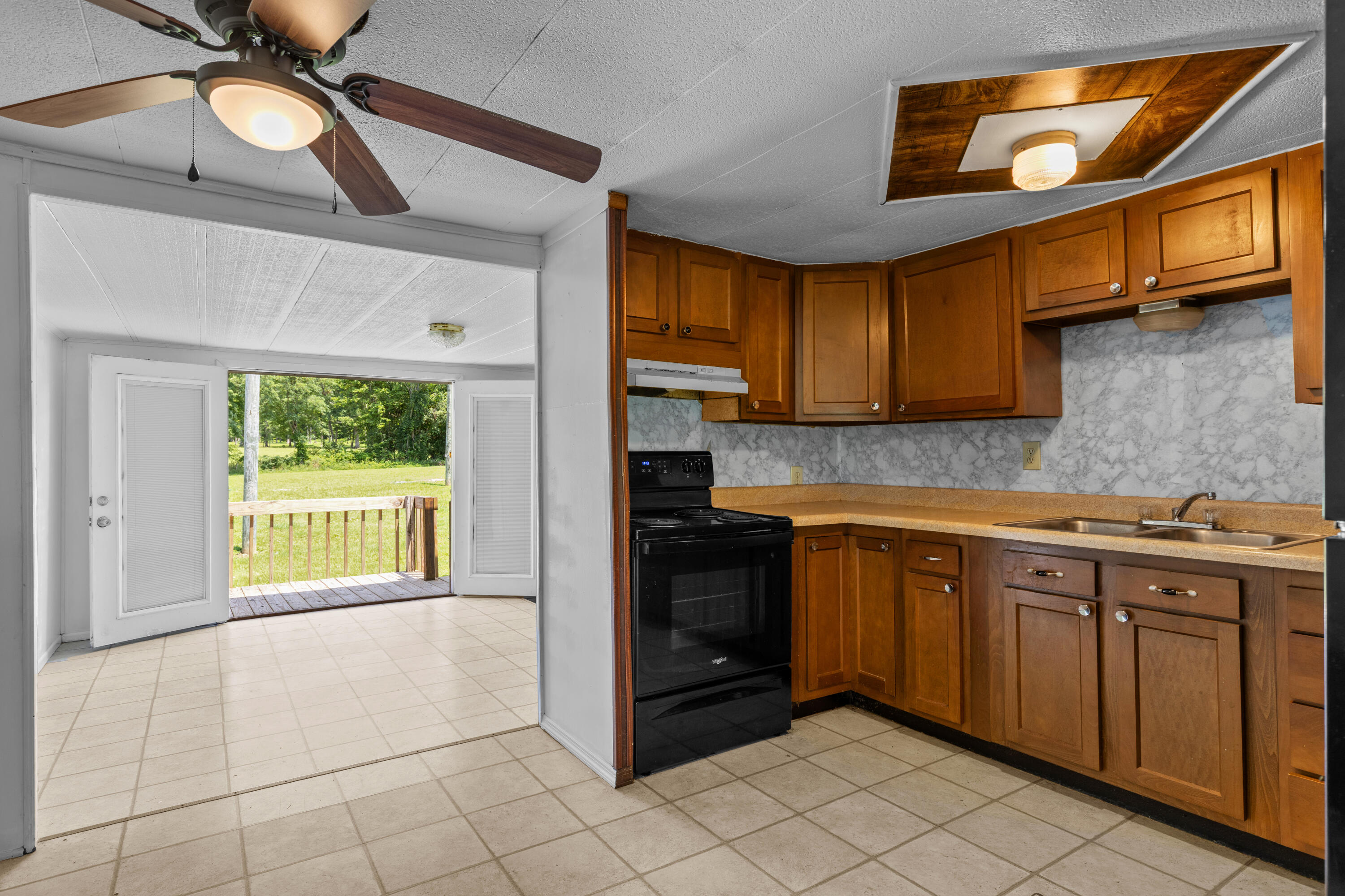 7911 Morehead Road Property Photo 16