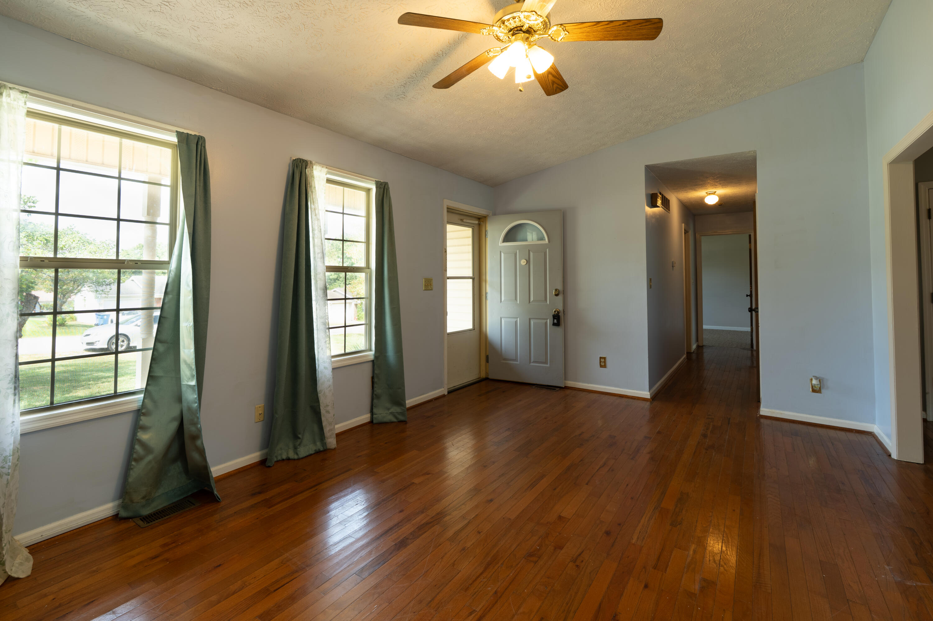 1124 Gregory Lane Property Photo 2