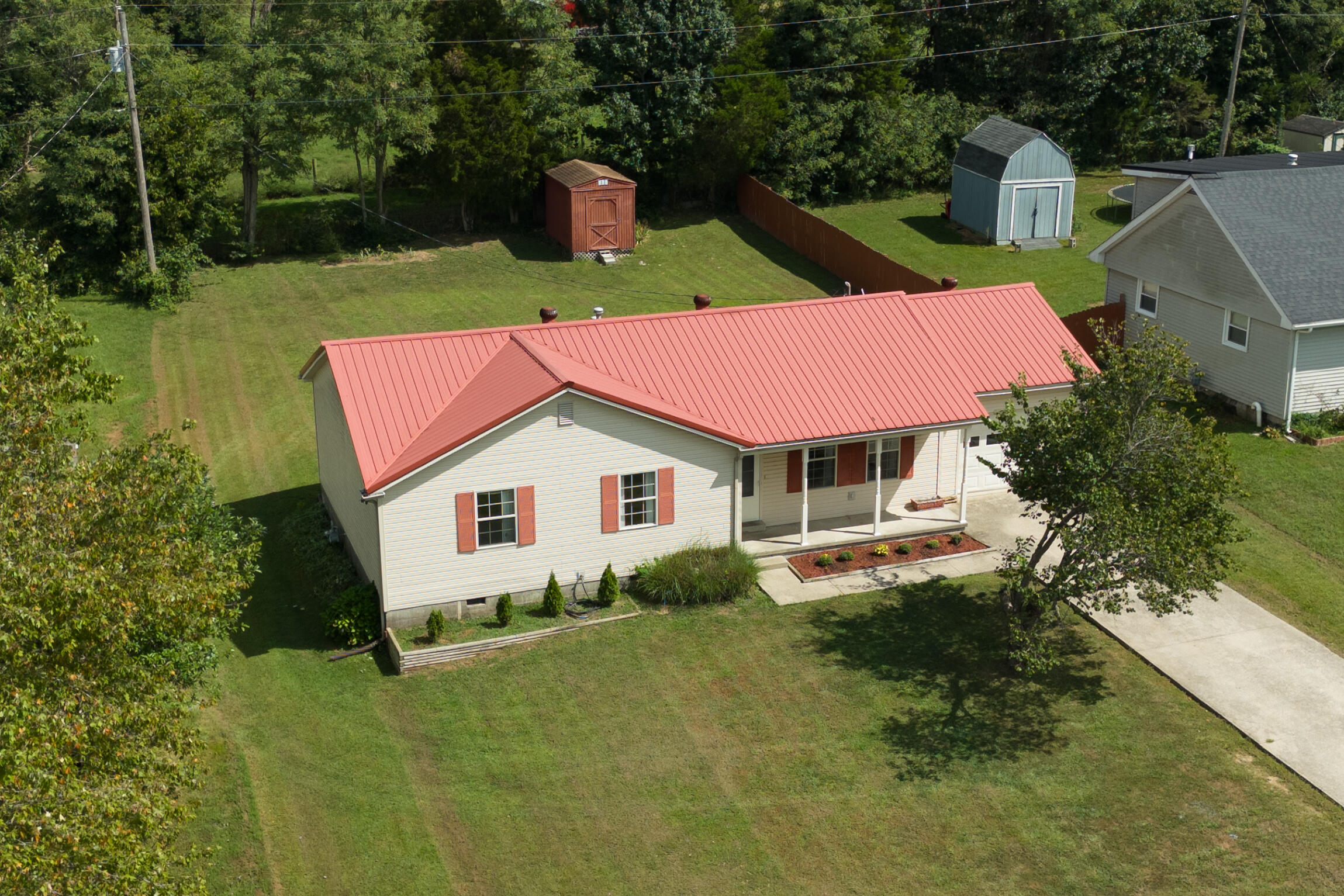 1124 Gregory Lane Property Photo 4