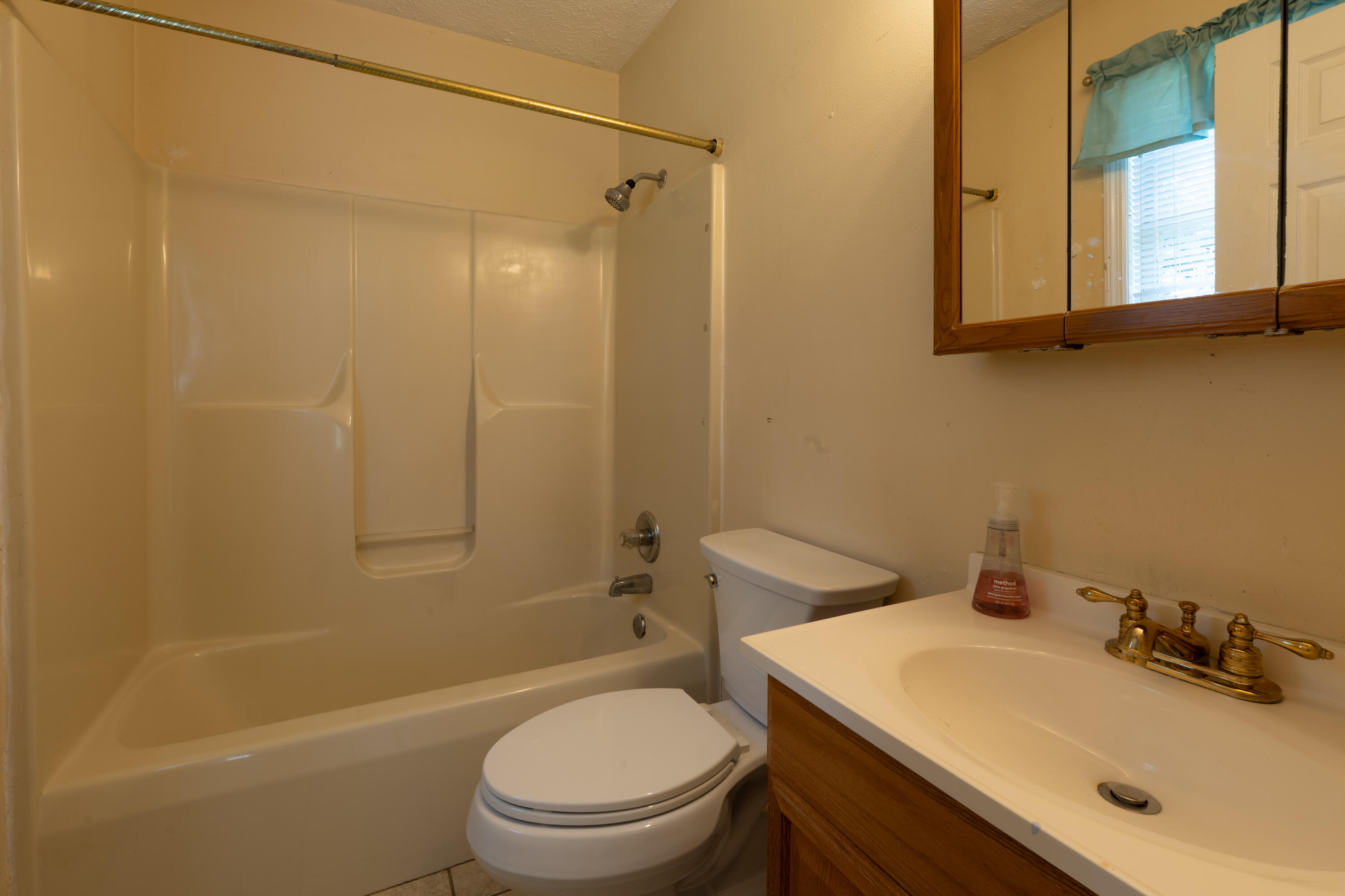 1124 Gregory Lane Property Photo 10