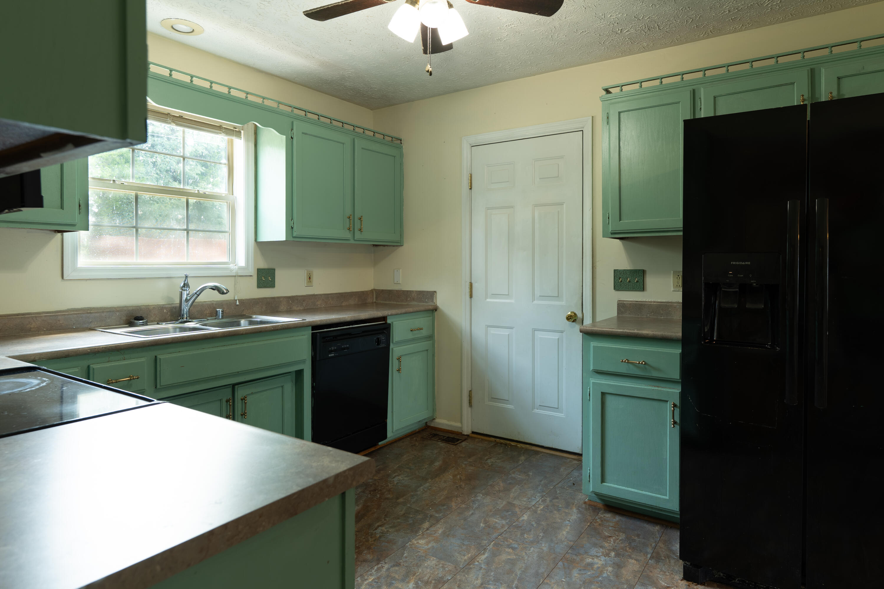 1124 Gregory Lane Property Photo 13