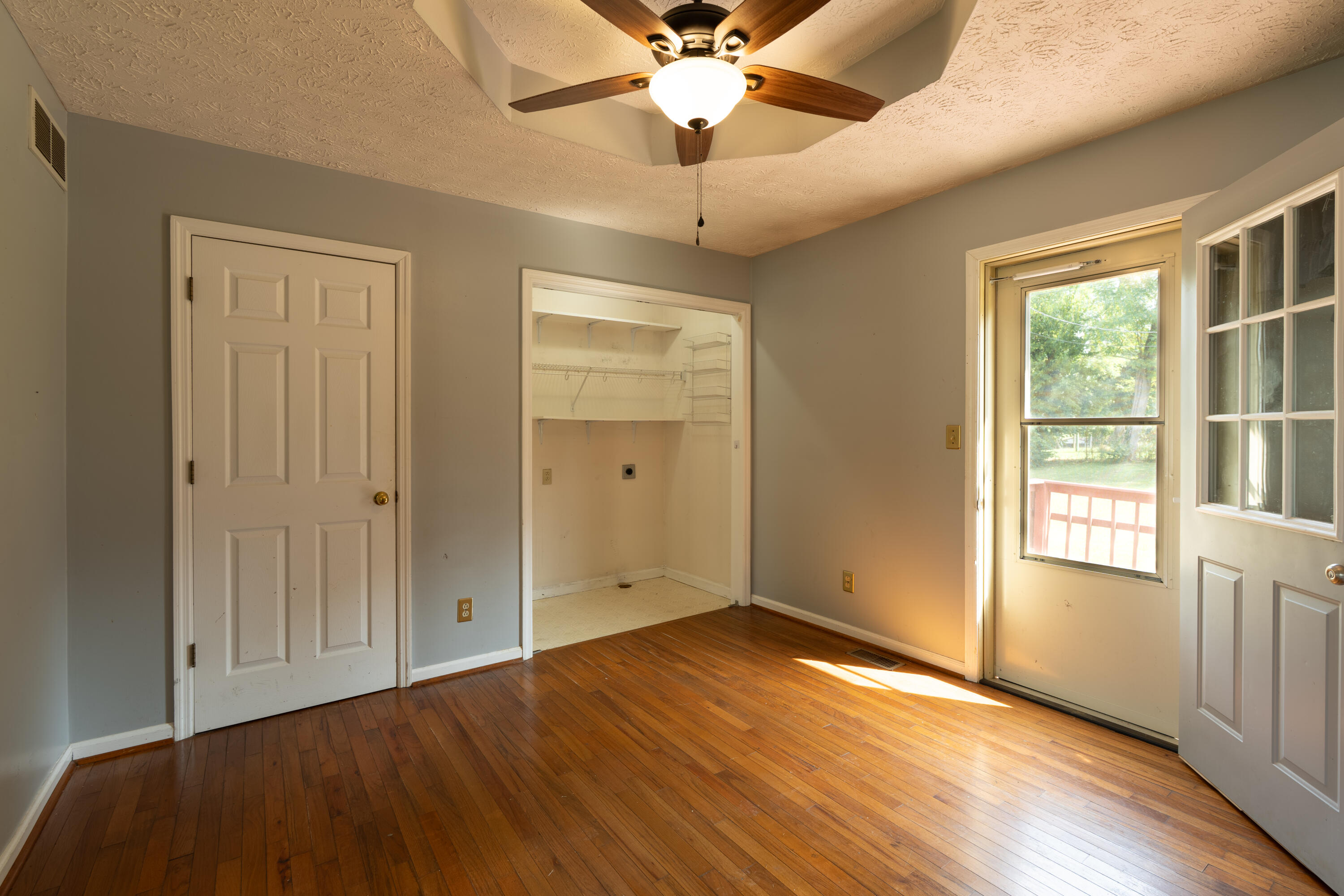 1124 Gregory Lane Property Photo 15
