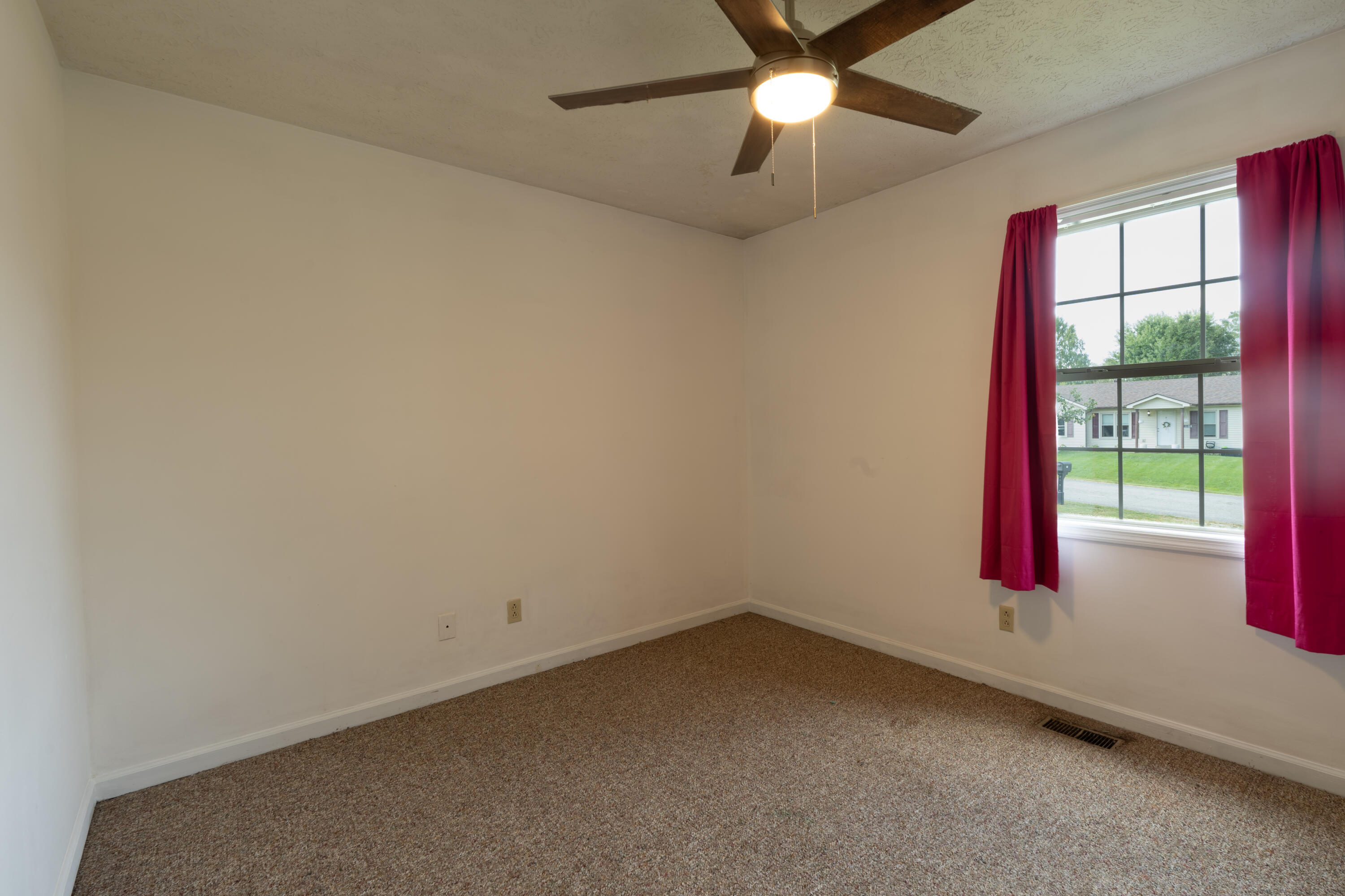 1124 Gregory Lane Property Photo 16
