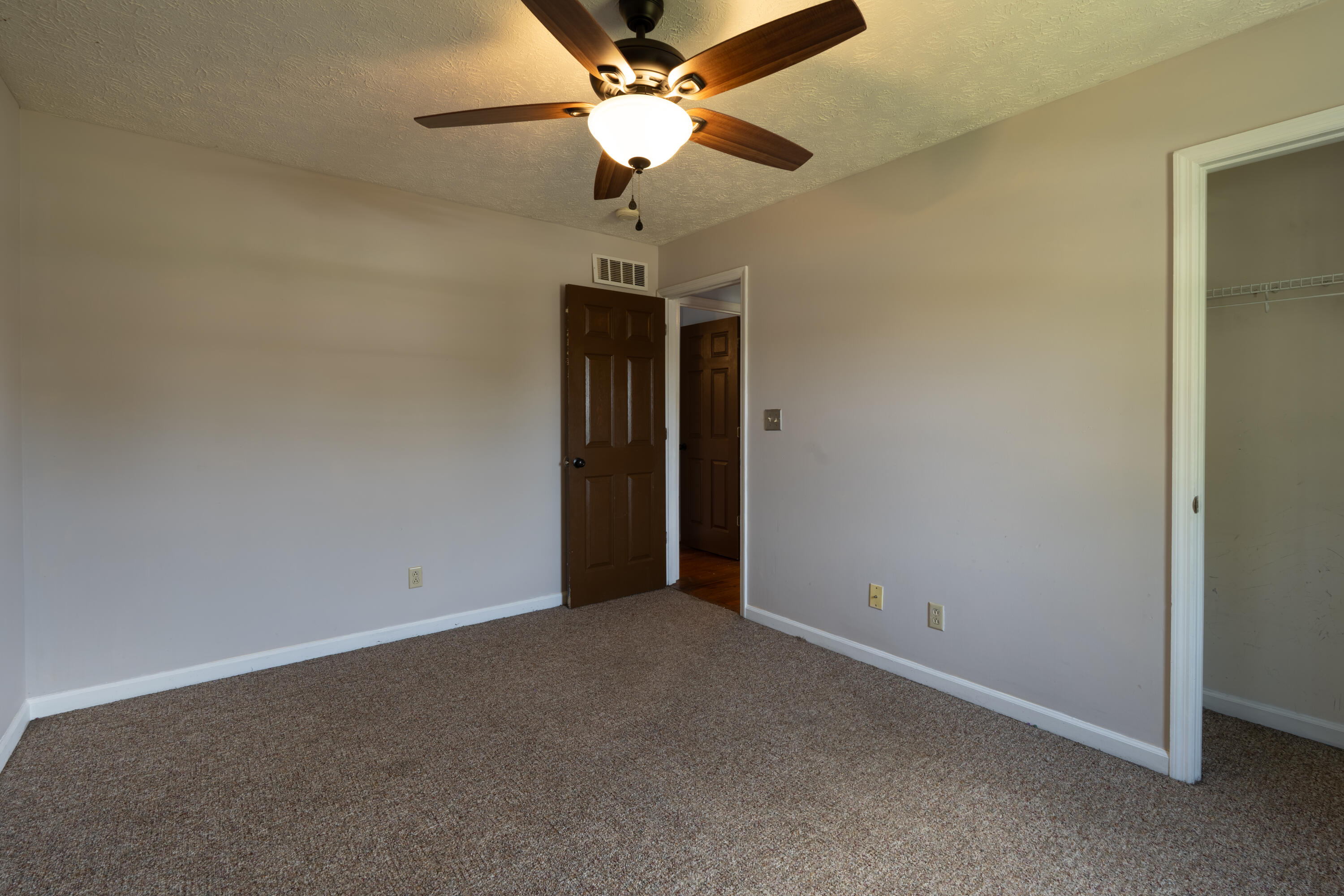 1124 Gregory Lane Property Photo 19