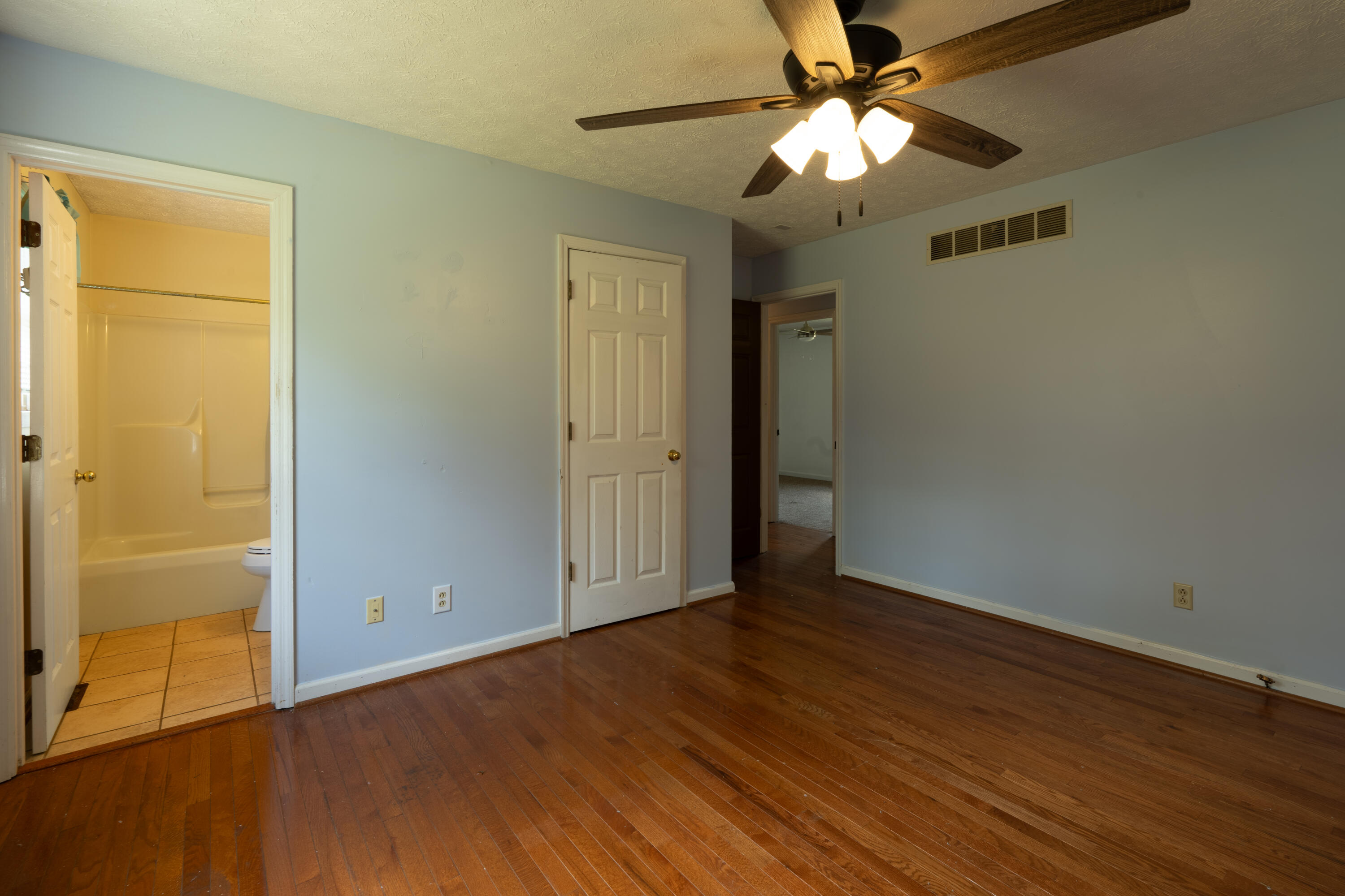 1124 Gregory Lane Property Photo 20