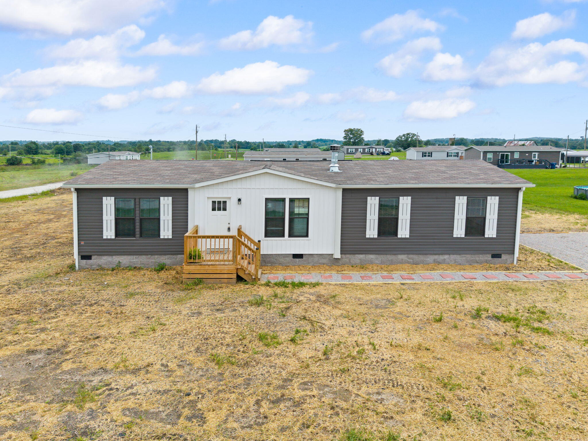 25 Wolf Bend Property Photo 2