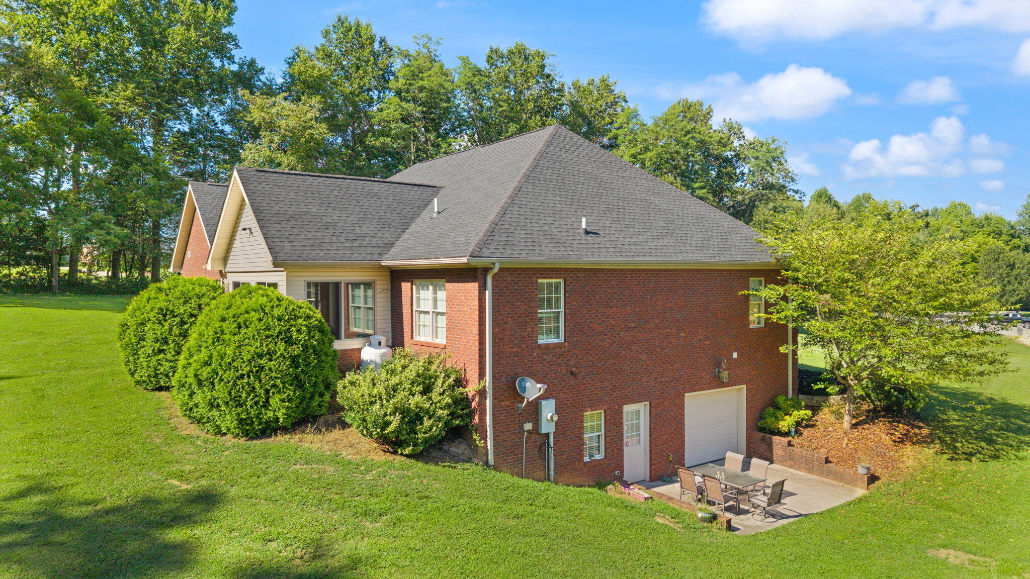 332 Bridle Run Property Photo 8
