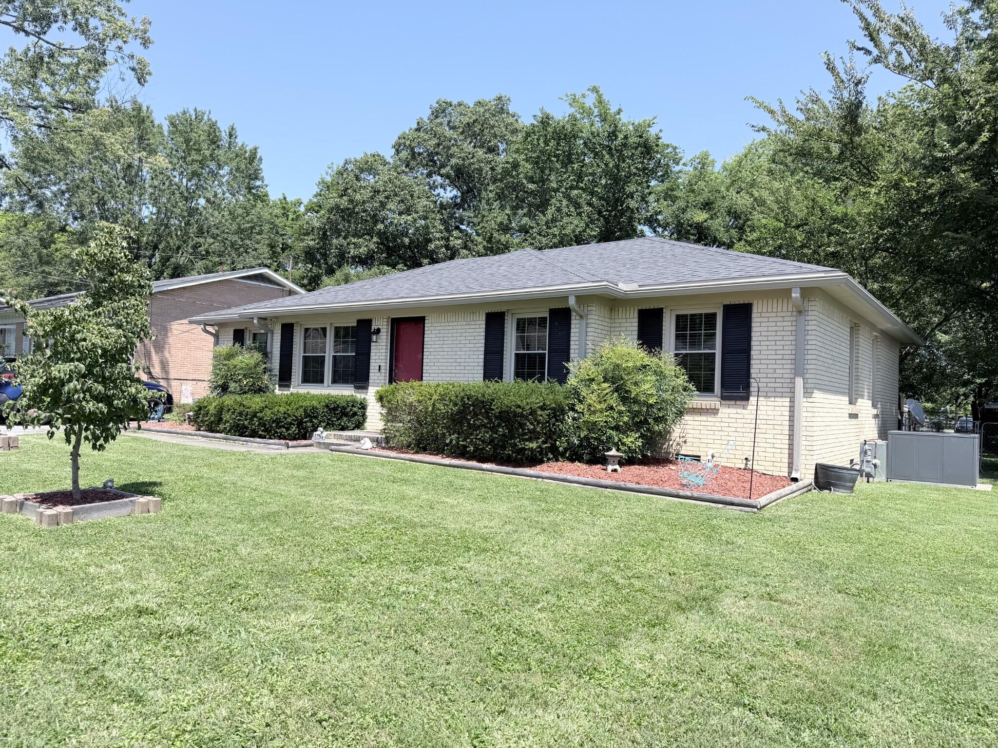 910 Springmont Drive Property Photo 1