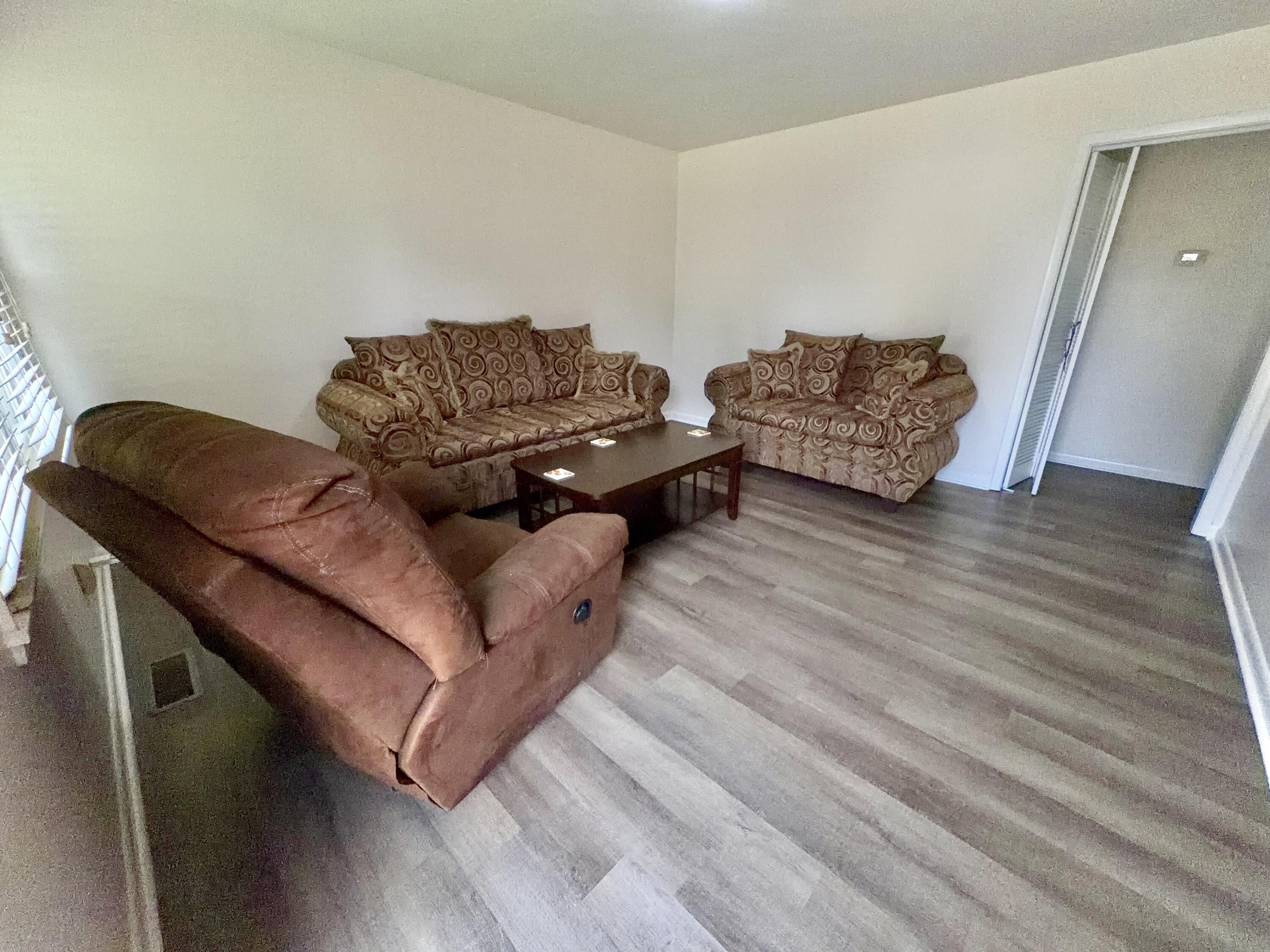 910 Springmont Drive Property Photo 6