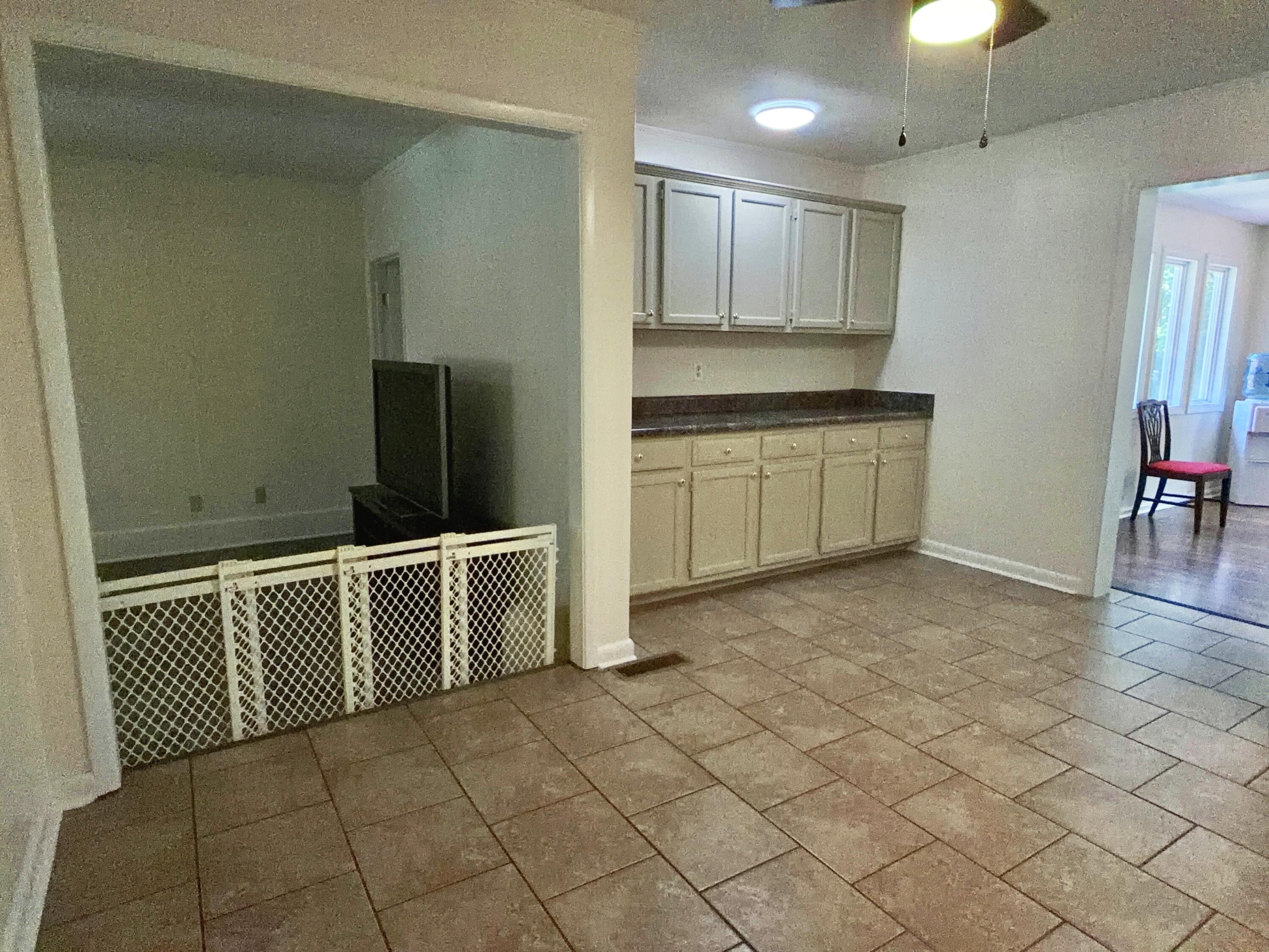 910 Springmont Drive Property Photo 10