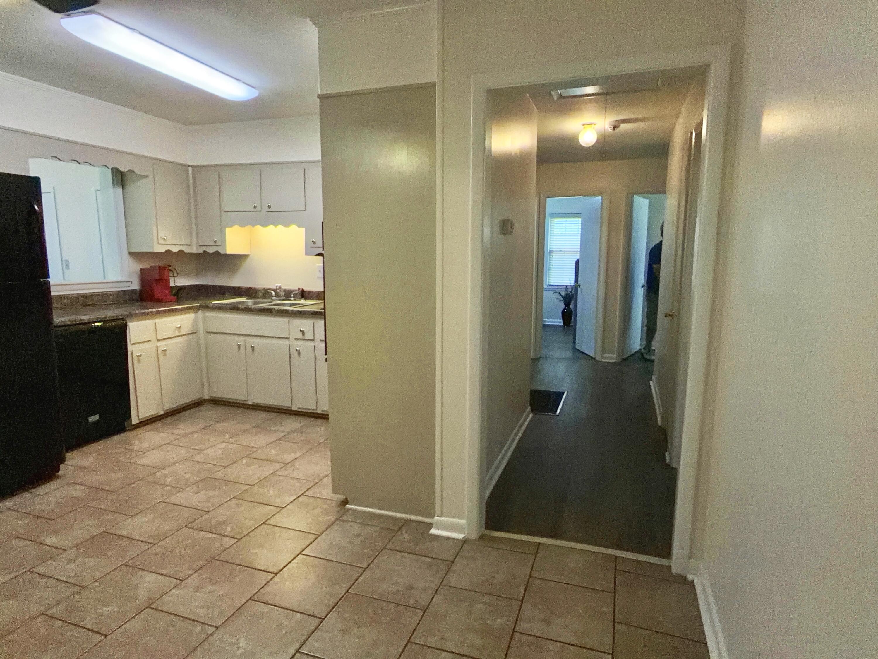 910 Springmont Drive Property Photo 11