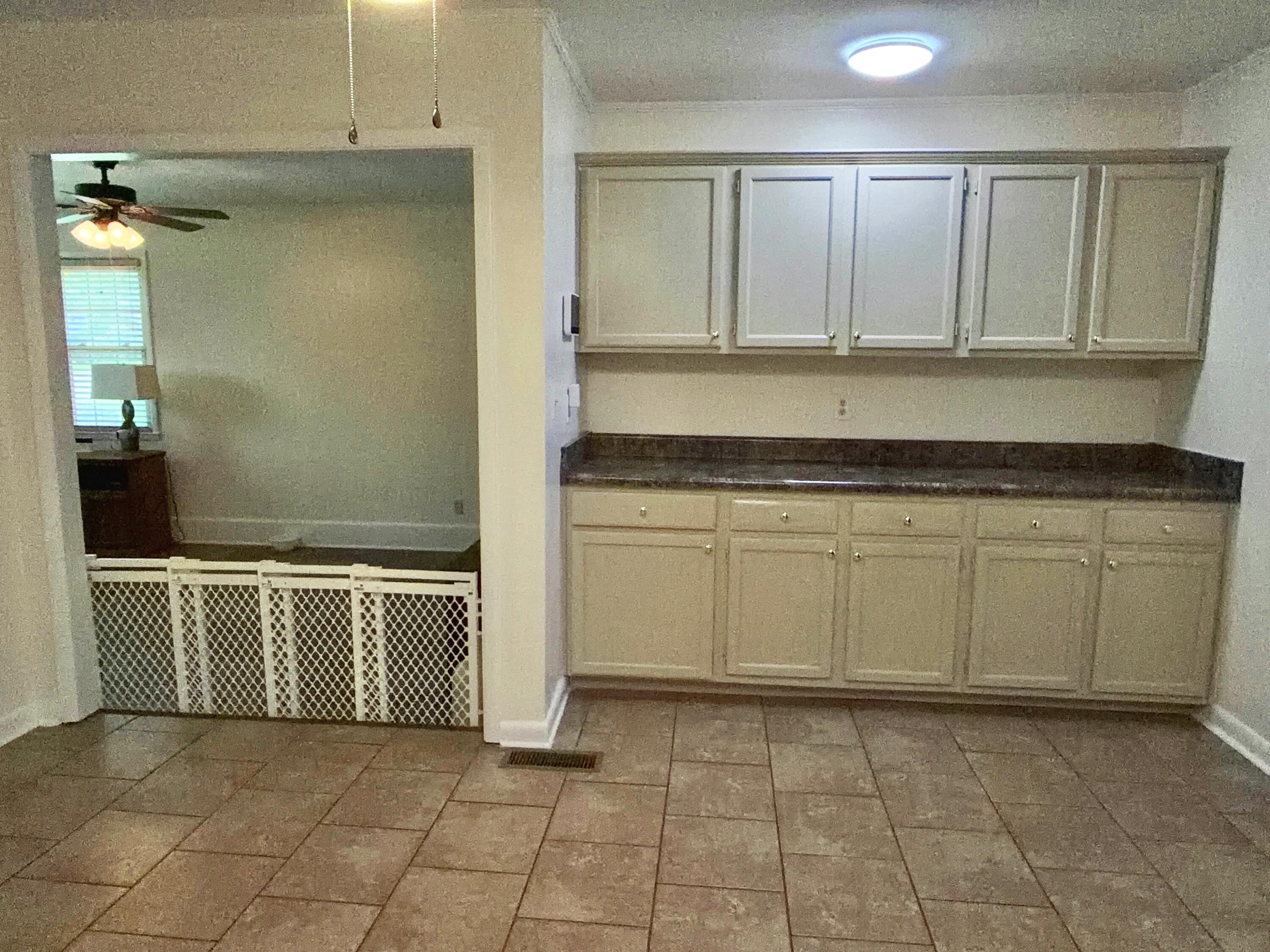 910 Springmont Drive Property Photo 18
