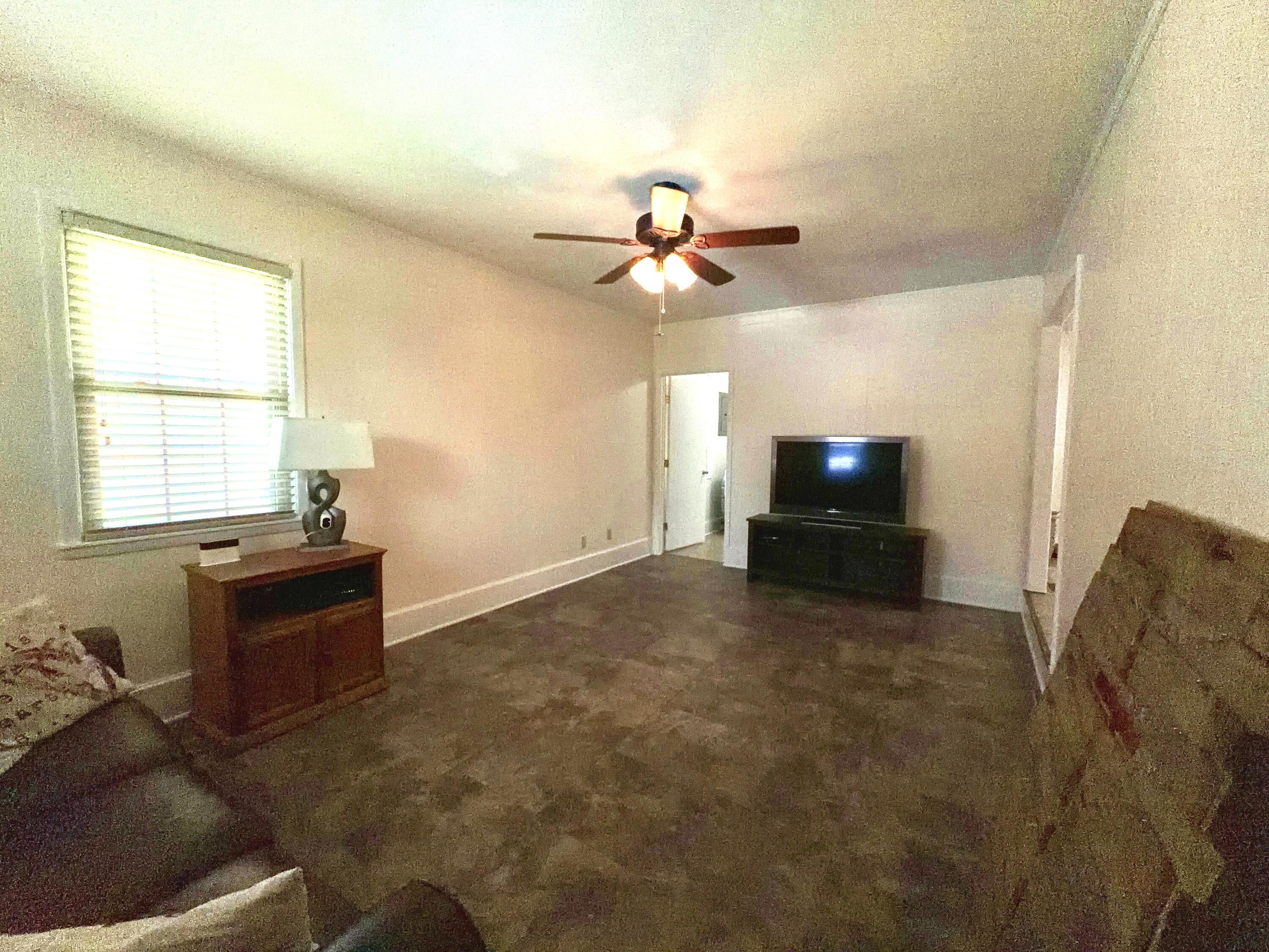 910 Springmont Drive Property Photo 20