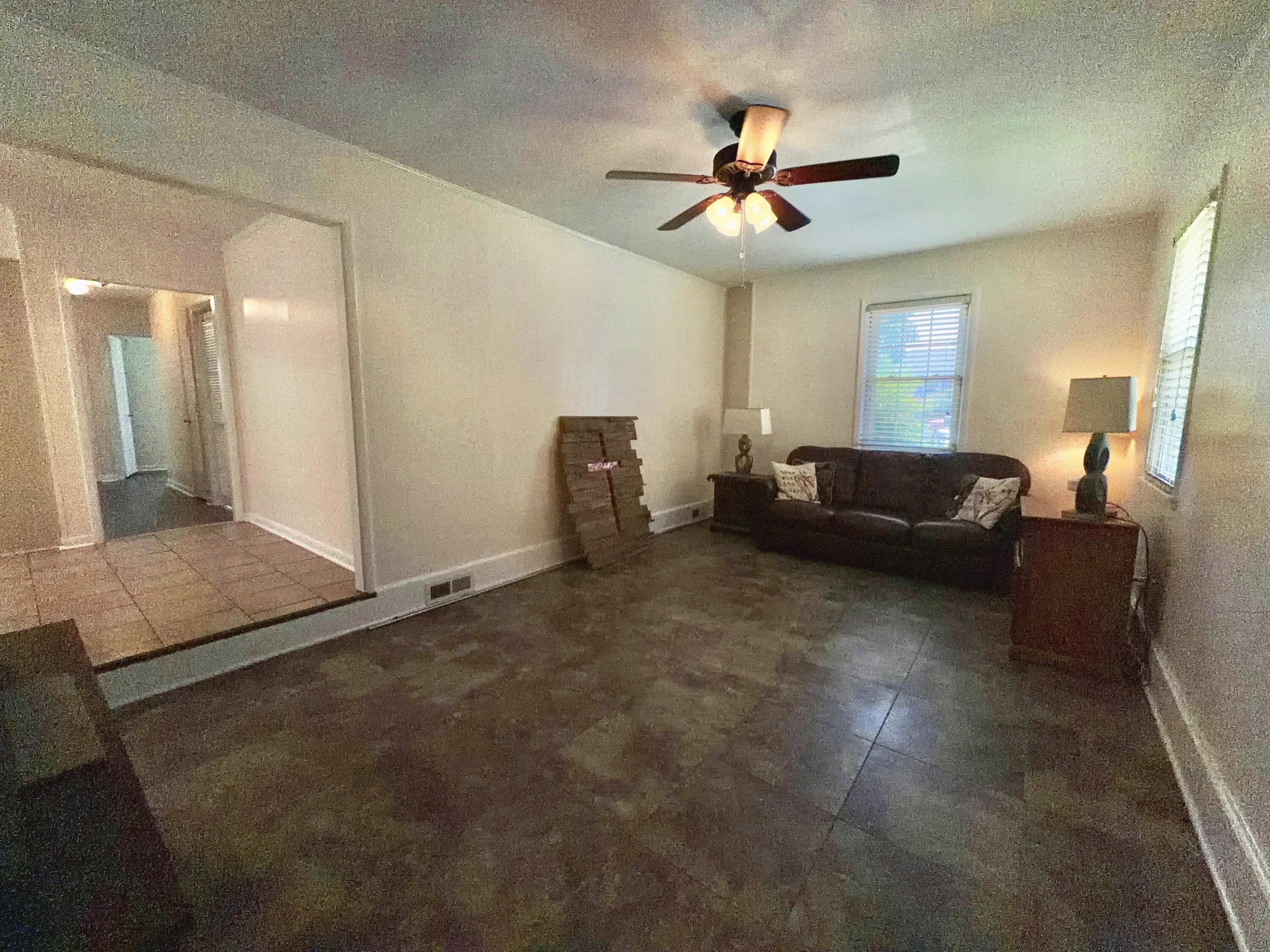 910 Springmont Drive Property Photo 22