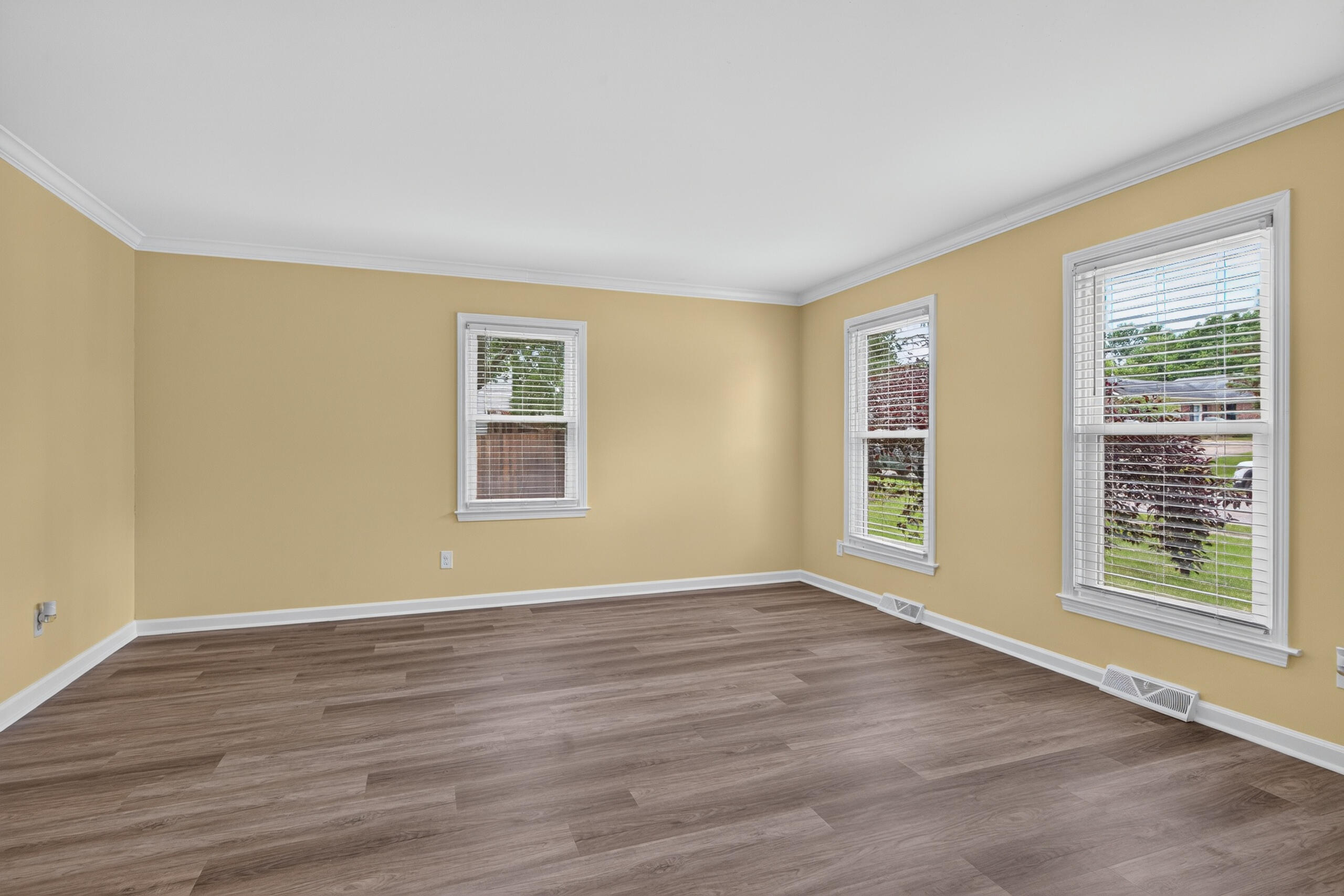 3905 Sundart Drive Property Photo 7