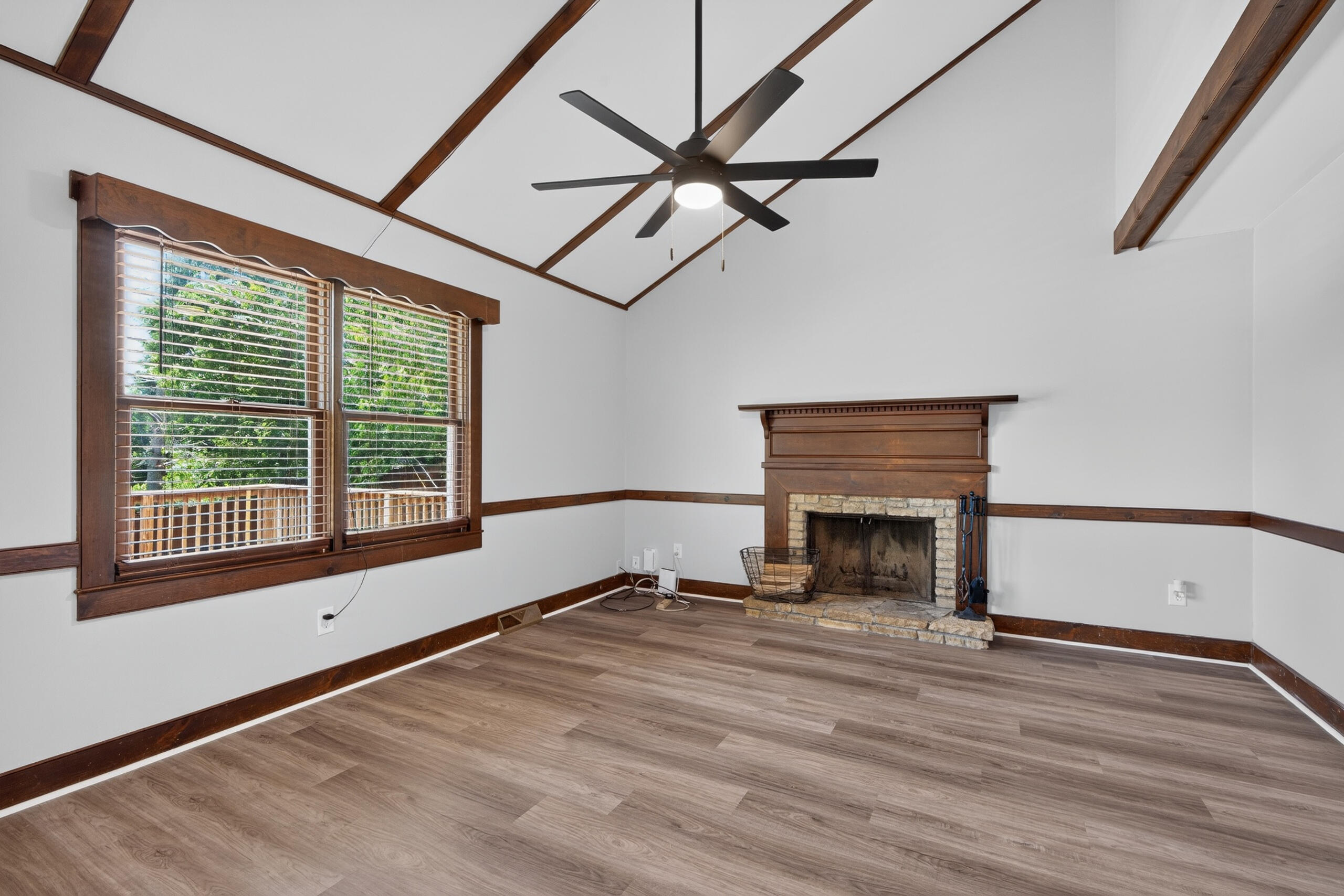 3905 Sundart Drive Property Photo 10