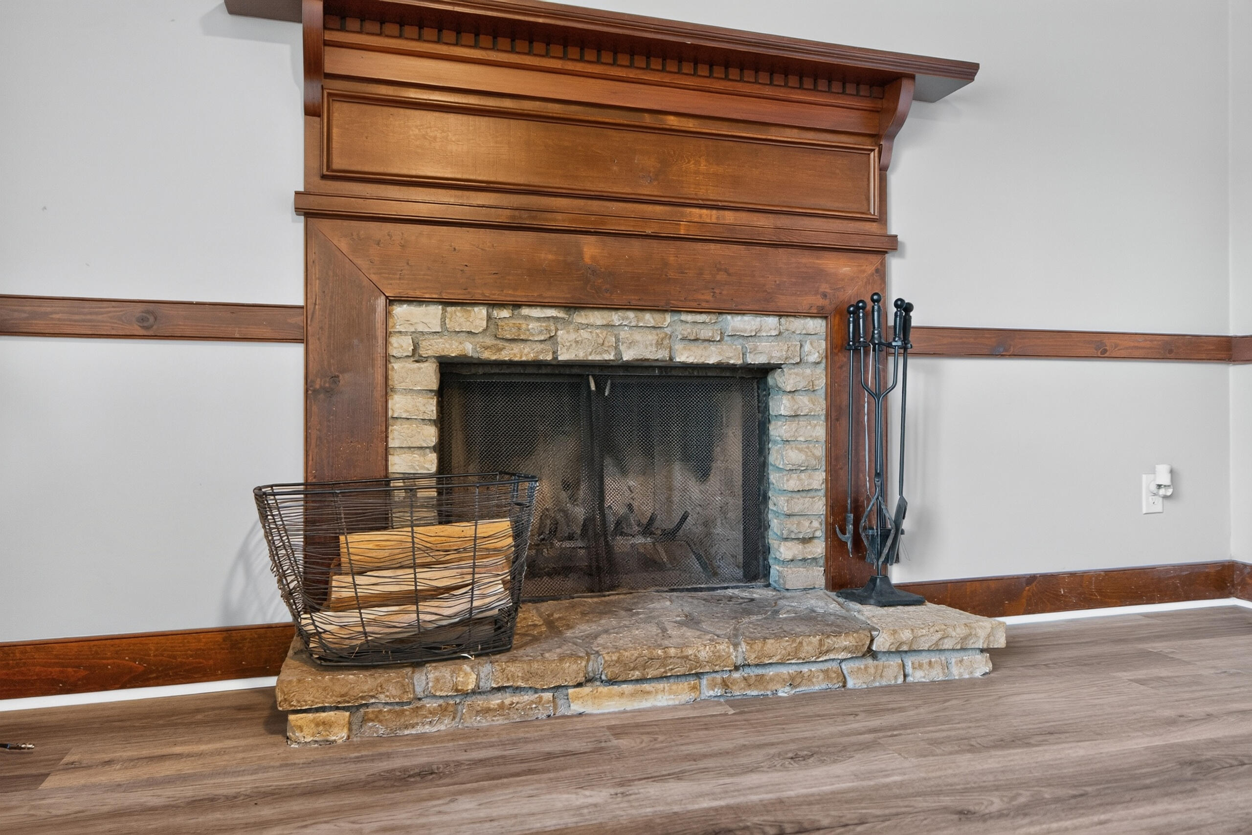 3905 Sundart Drive Property Photo 11