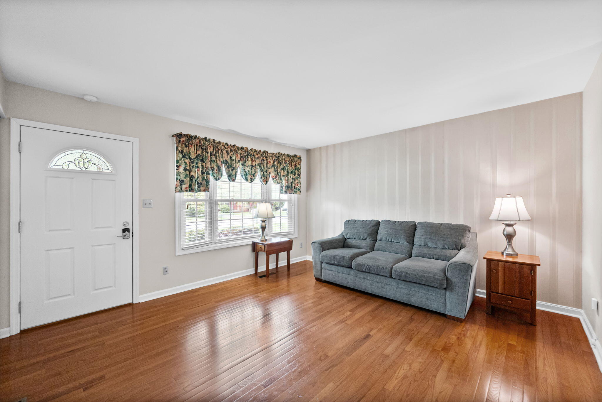 806 Hillcrest Drive Property Photo 2