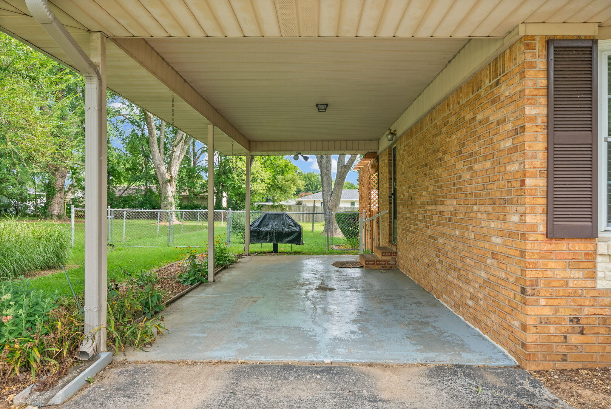 806 Hillcrest Drive Property Photo 7