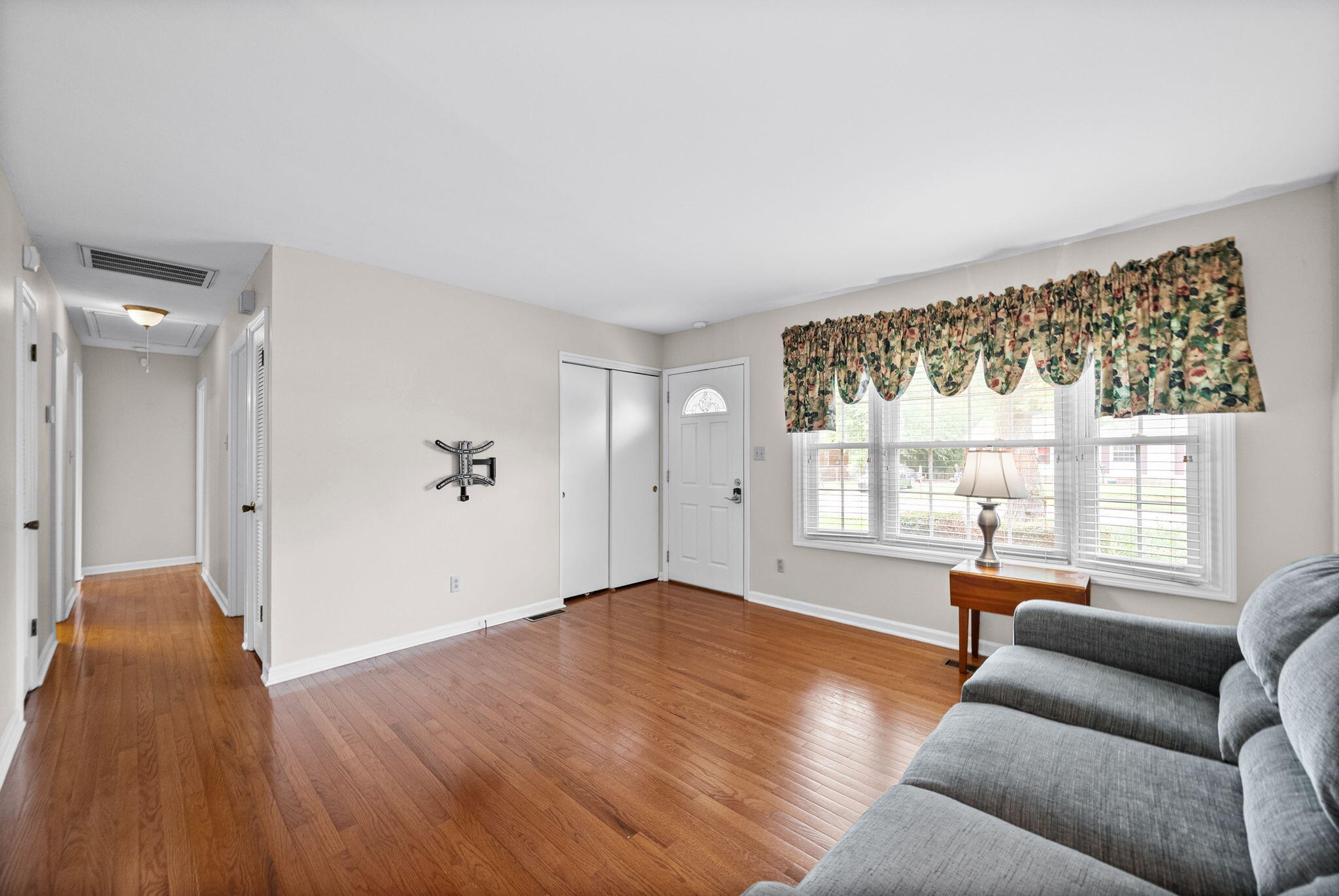 806 Hillcrest Drive Property Photo 10