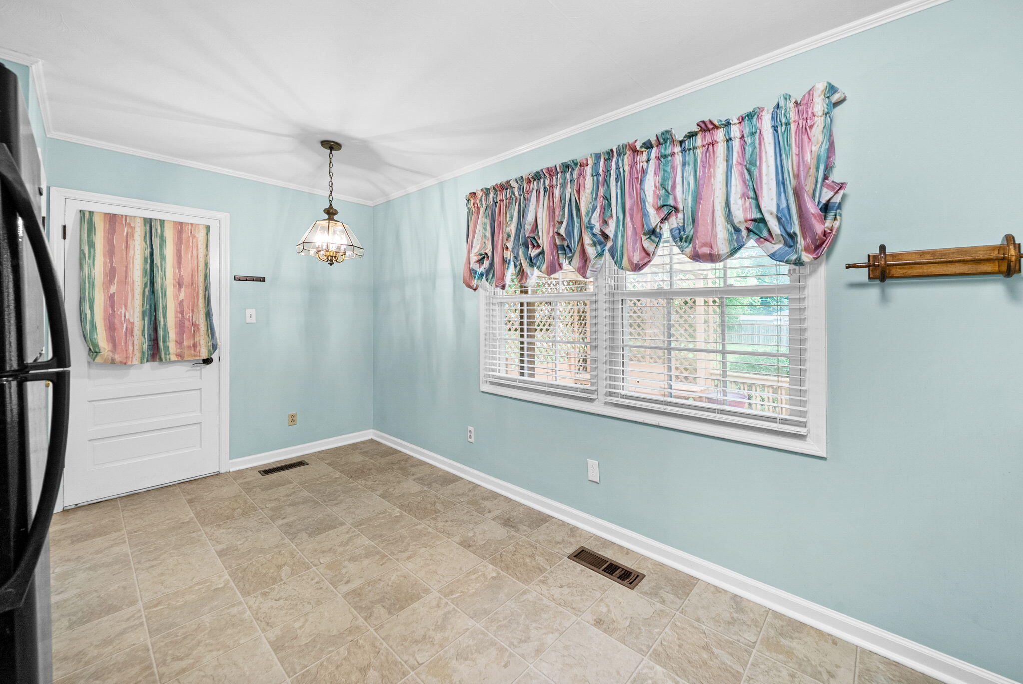 806 Hillcrest Drive Property Photo 14