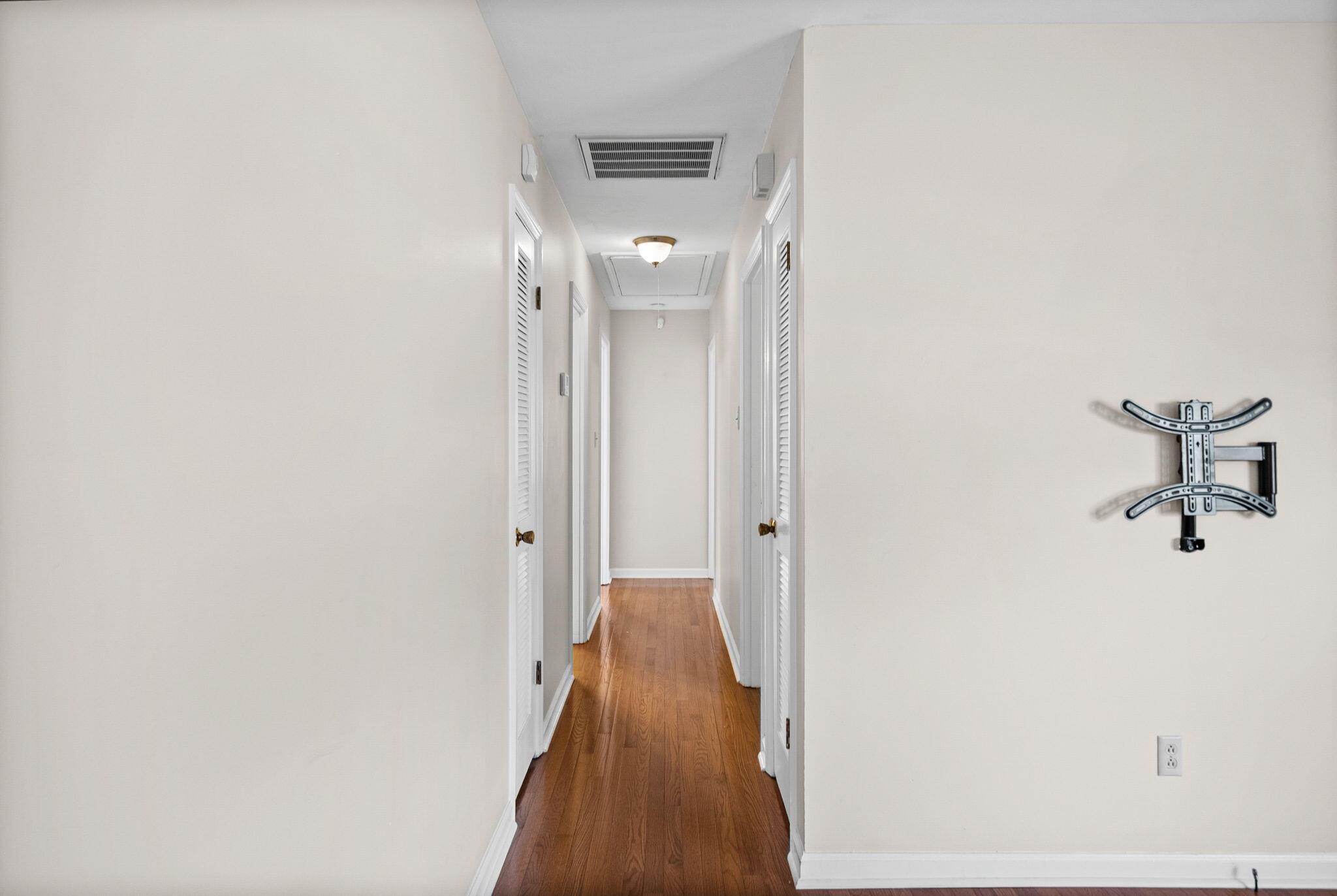 806 Hillcrest Drive Property Photo 16
