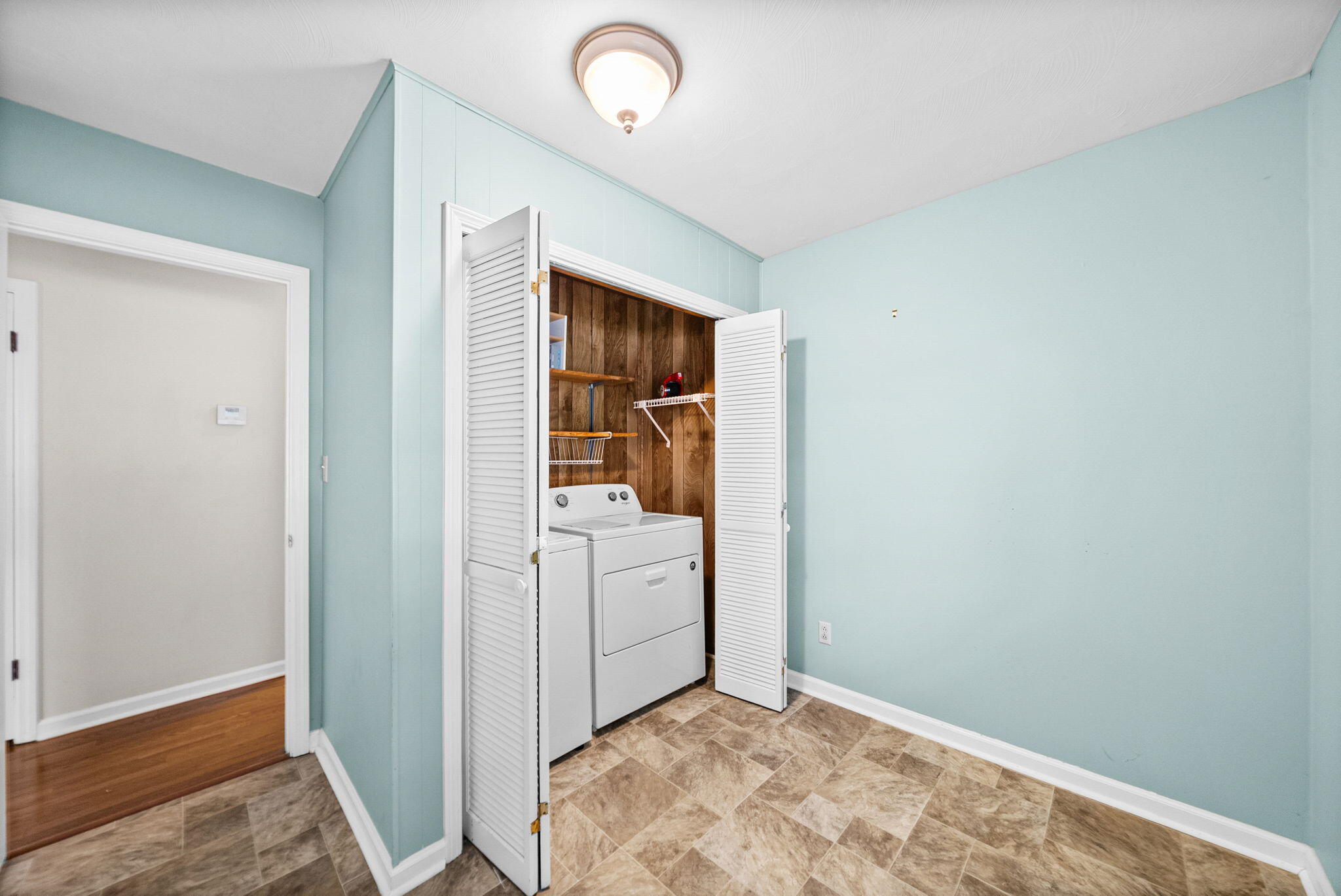806 Hillcrest Drive Property Photo 18