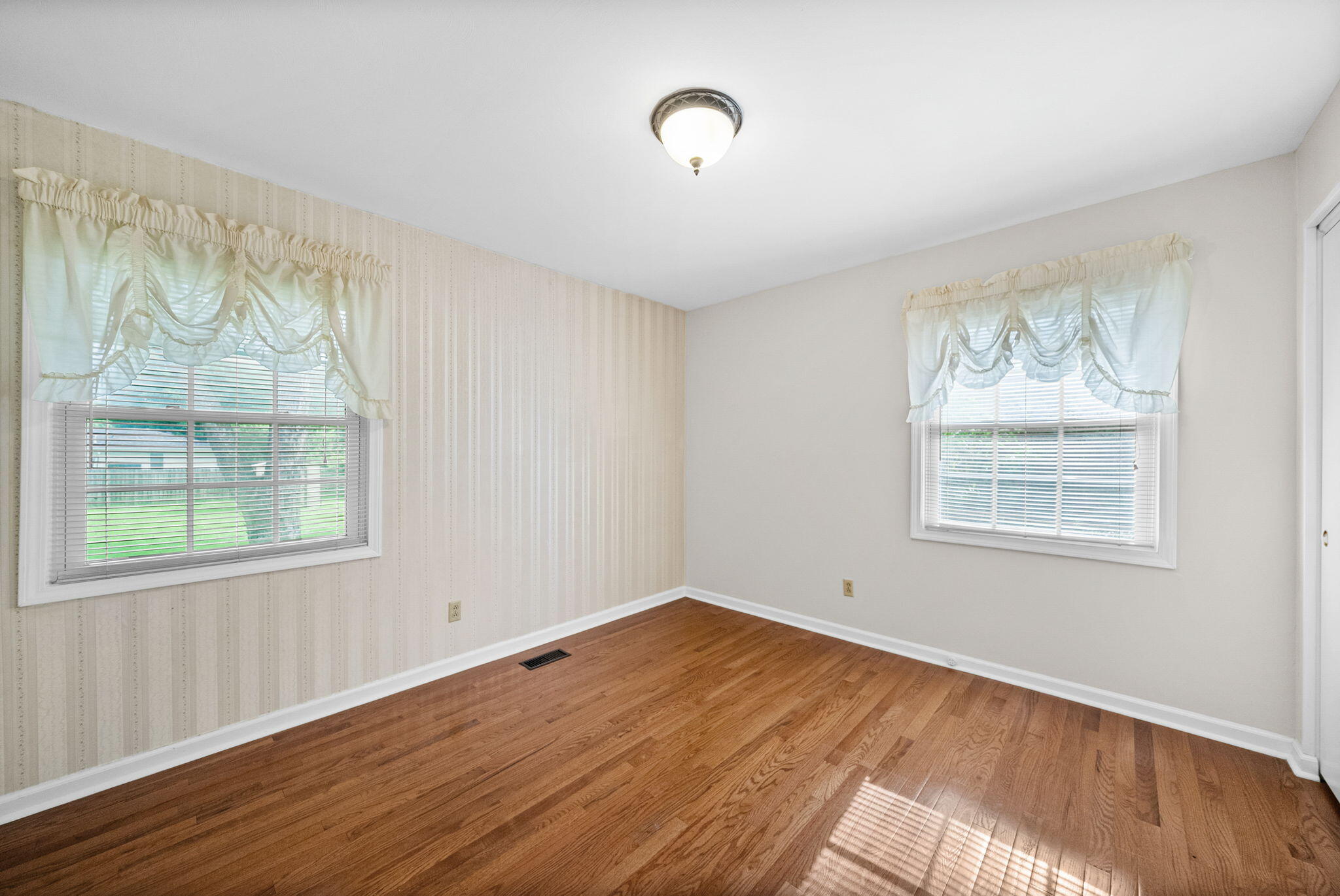 806 Hillcrest Drive Property Photo 19