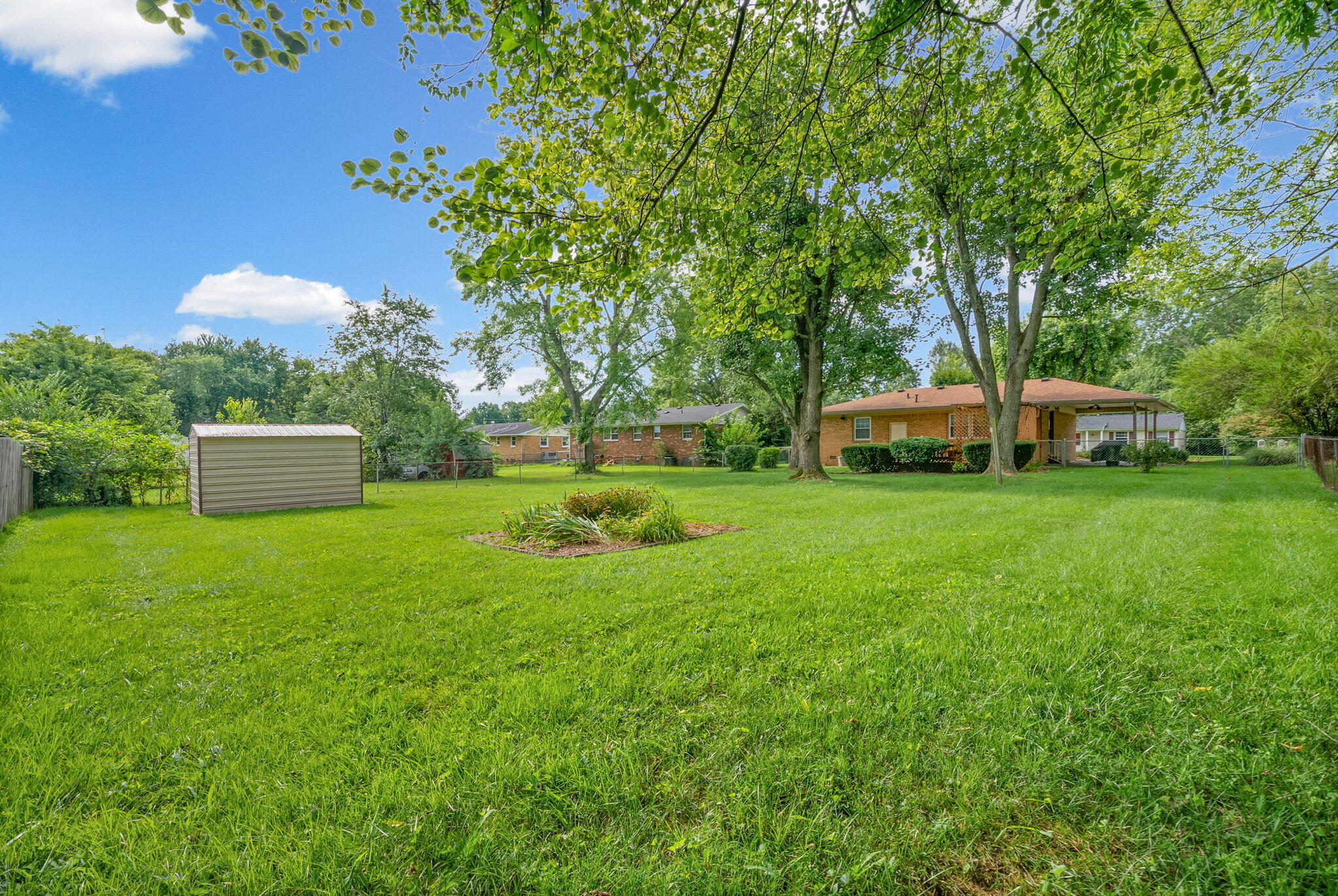 806 Hillcrest Drive Property Photo 29