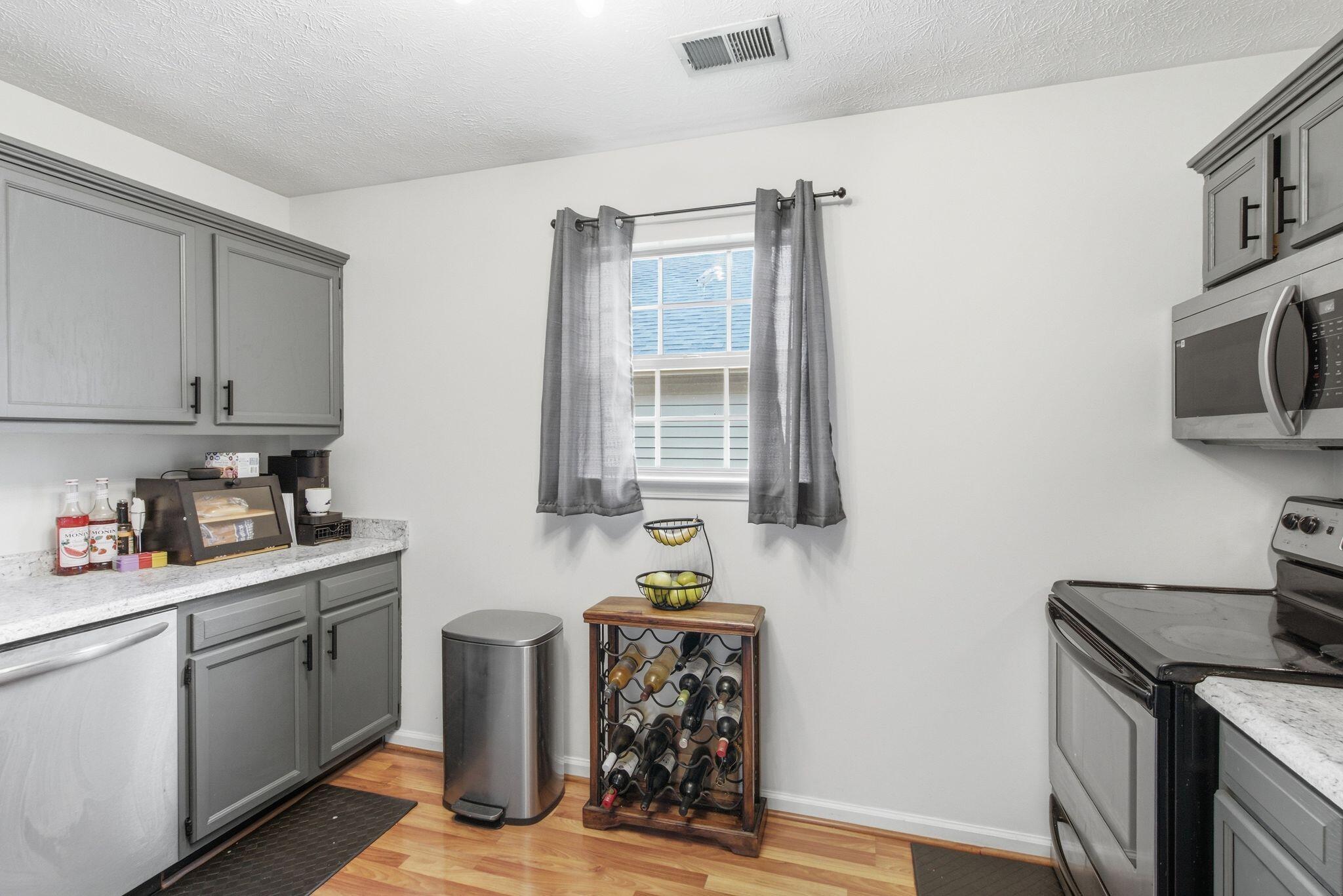 3341 Squire Creek Way Property Photo 7