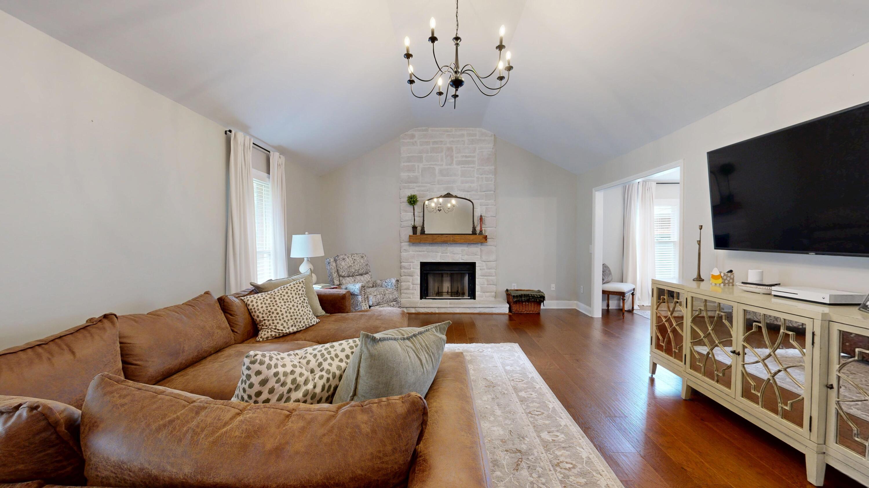 315 Palisades Circle Property Photo 6