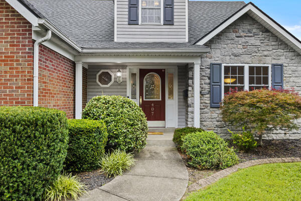 407 Winners Circle Property Photo 3