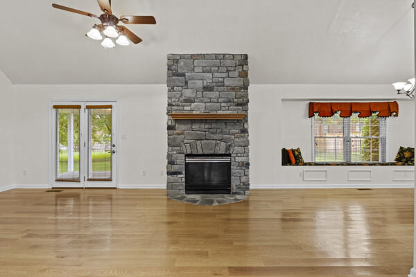 407 Winners Circle Property Photo 8