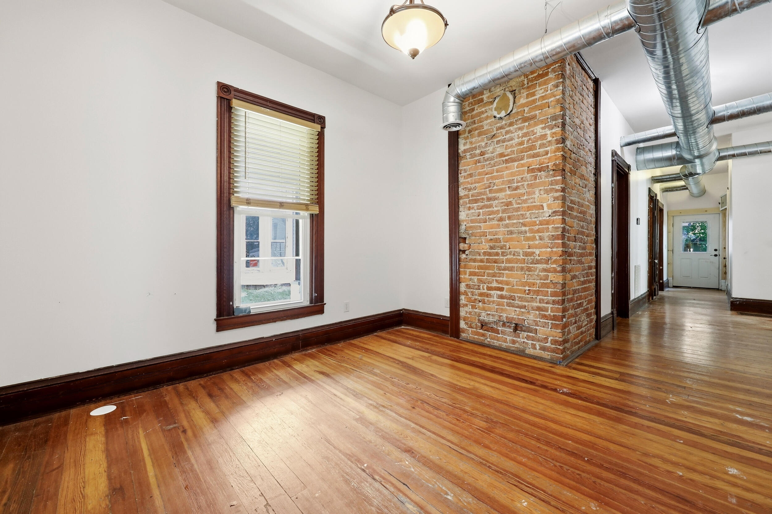136 E Broadway Avenue Property Photo 5